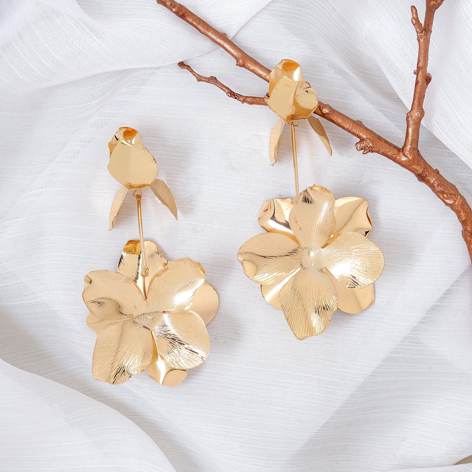 Aconitum Gold Earrings - Image 2