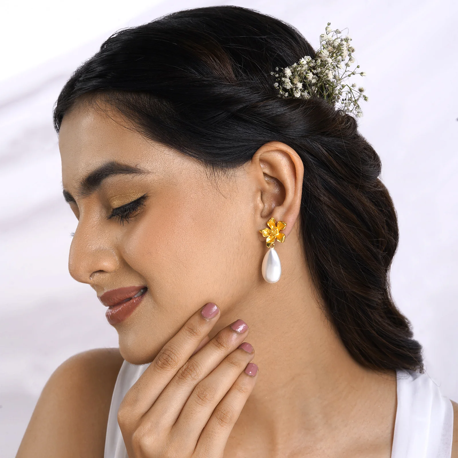 Amaryllis Gold Earrings - Image 2