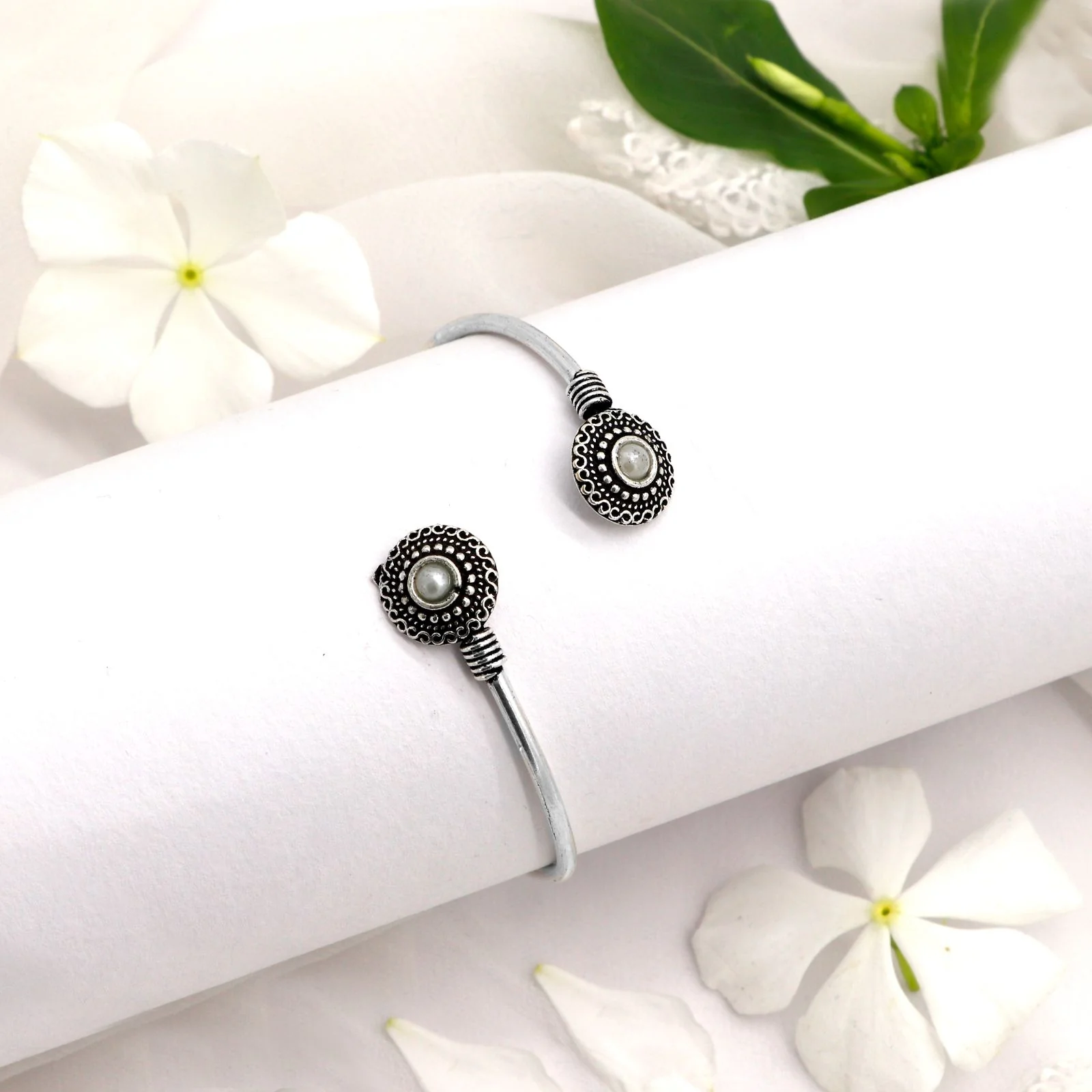 Aparna White Circular Silver Oxidized Bracelet - Image 2
