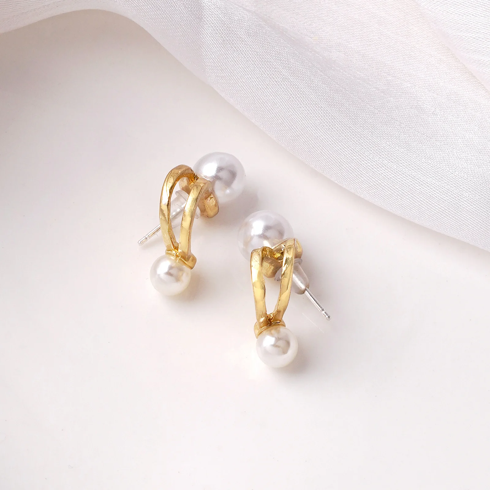 Bewitched Cindy Gold And Pearl Stud Earrings - Image 3