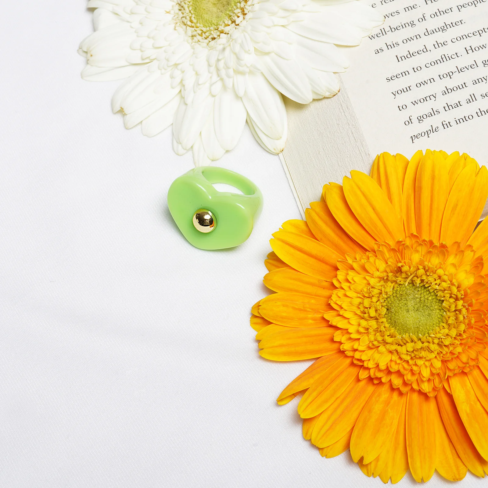 Bewitched Peppa Green Heart Signet Ring - Image 2