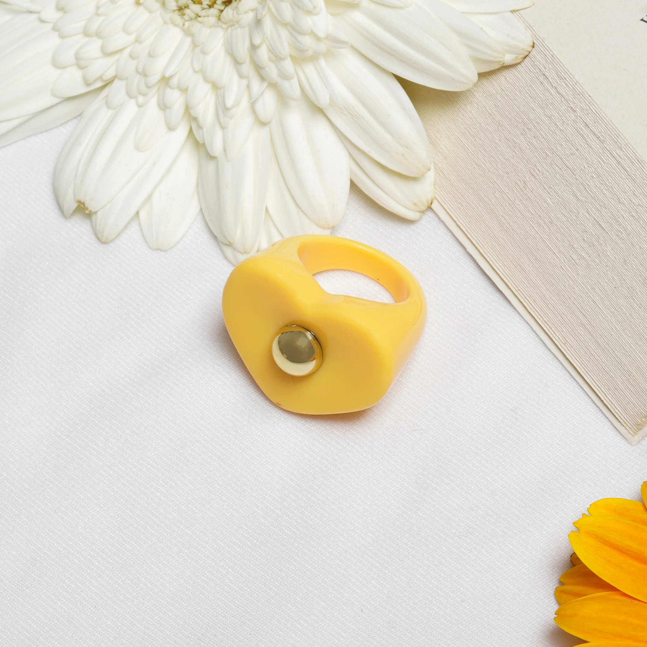 Bewitched Peppa Yellow Heart Signet Ring - Image 2