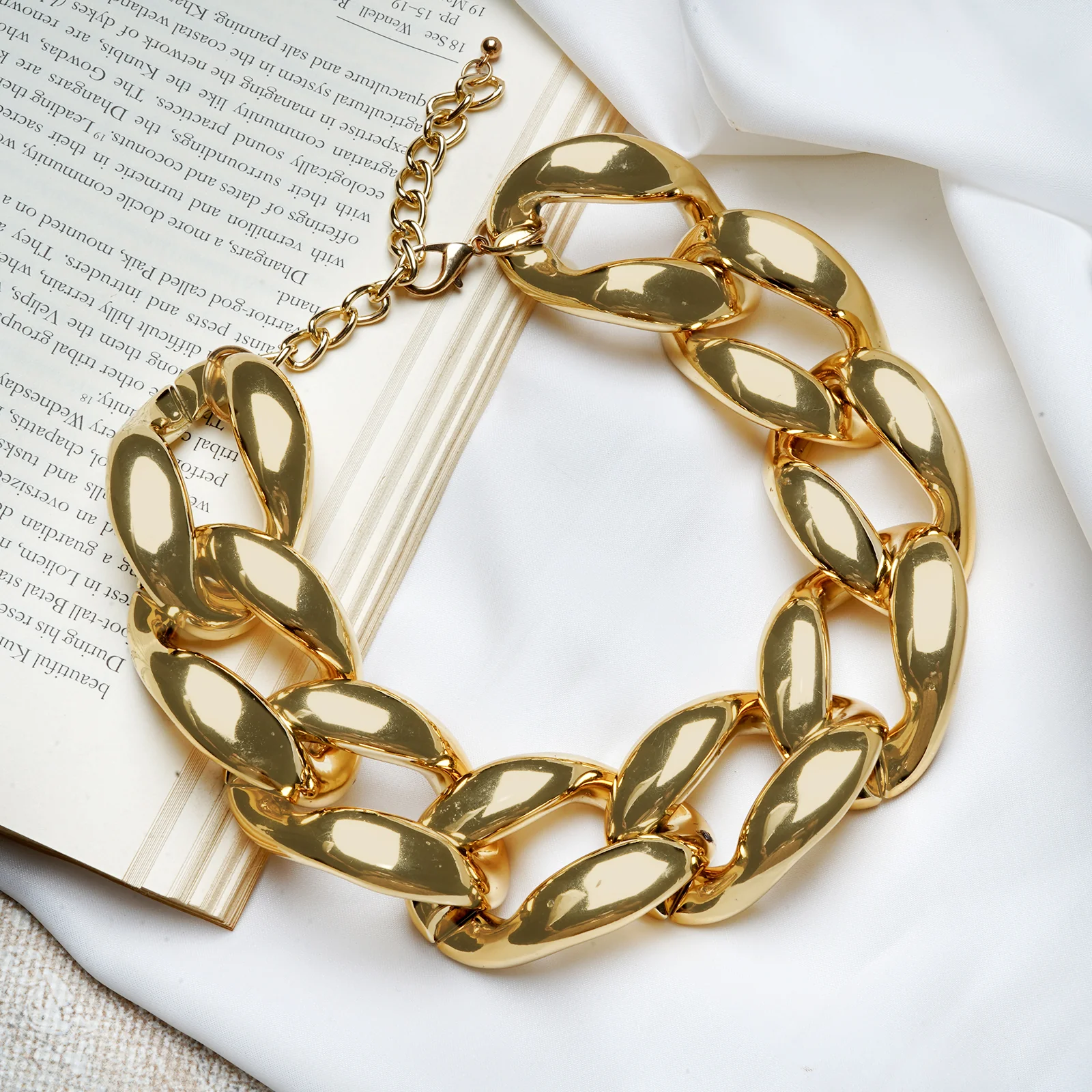 Big Time Chunky Chain Gold Choker - Image 2