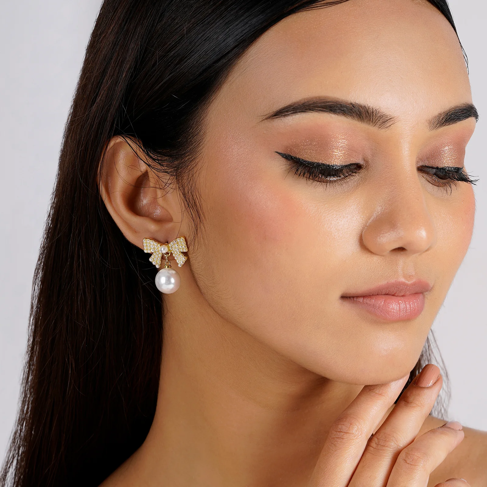 Bougie Bow Earring - Image 2