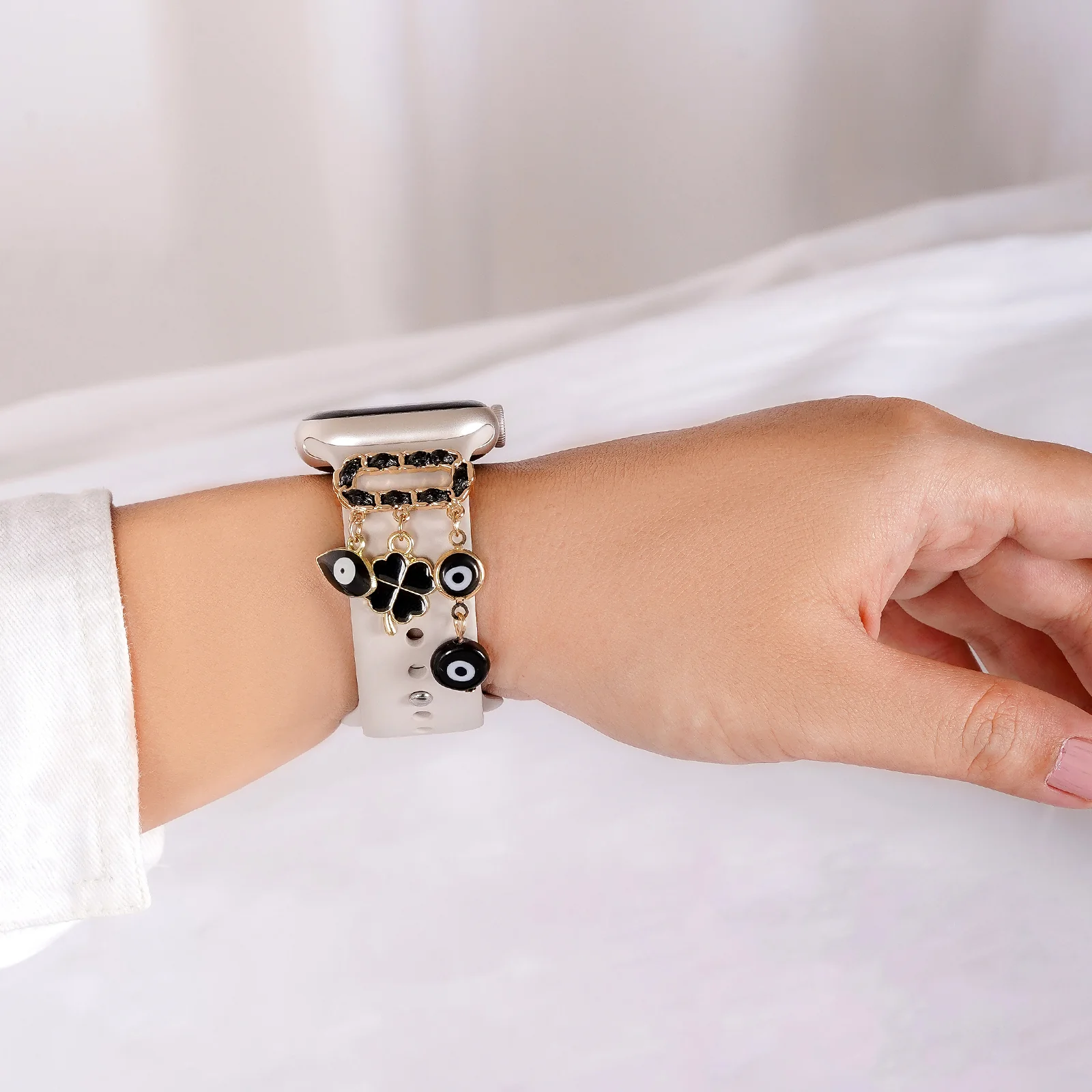 Clover Of Destiny Ring Watch Charm - Image 2