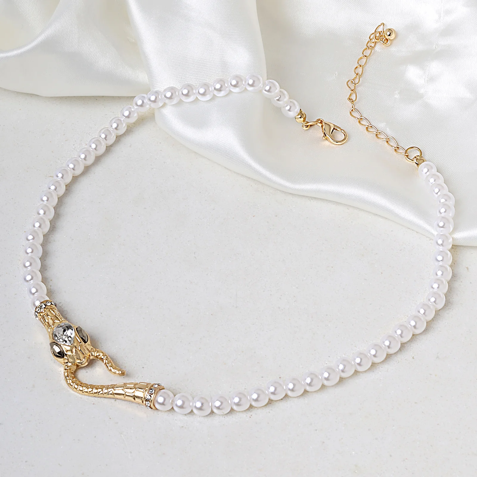 Cordelia Pearl Gold Necklace - Image 2