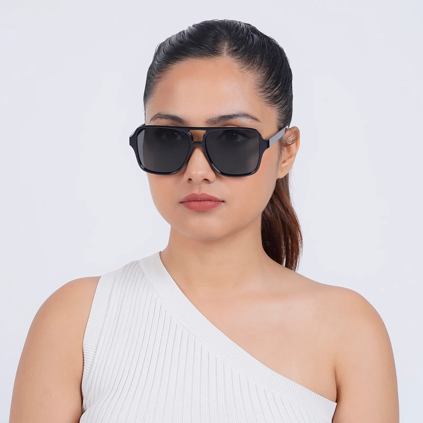 Danielle Oversized Black Sunglasses - Image 3