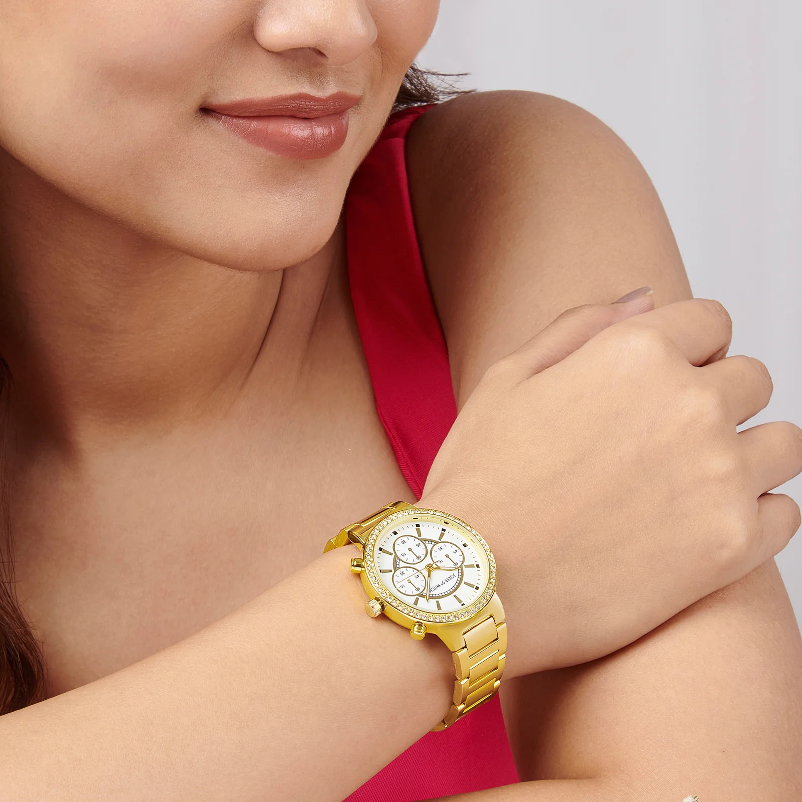 Darleen White Medium Rhinestone Dial Gold Linked Chain Strap Women's Watch - Image 2