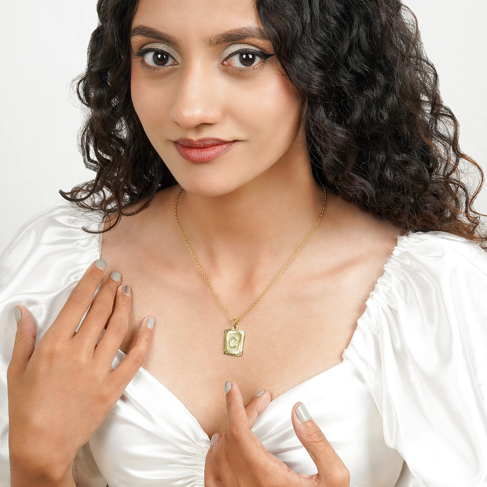 Daze Alphabet C Necklace - Image 2