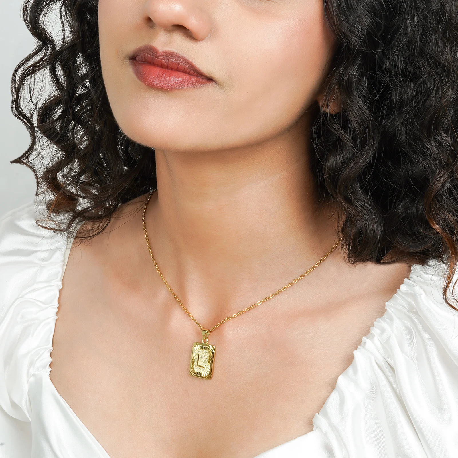 Daze Alphabet L Necklace - Image 2