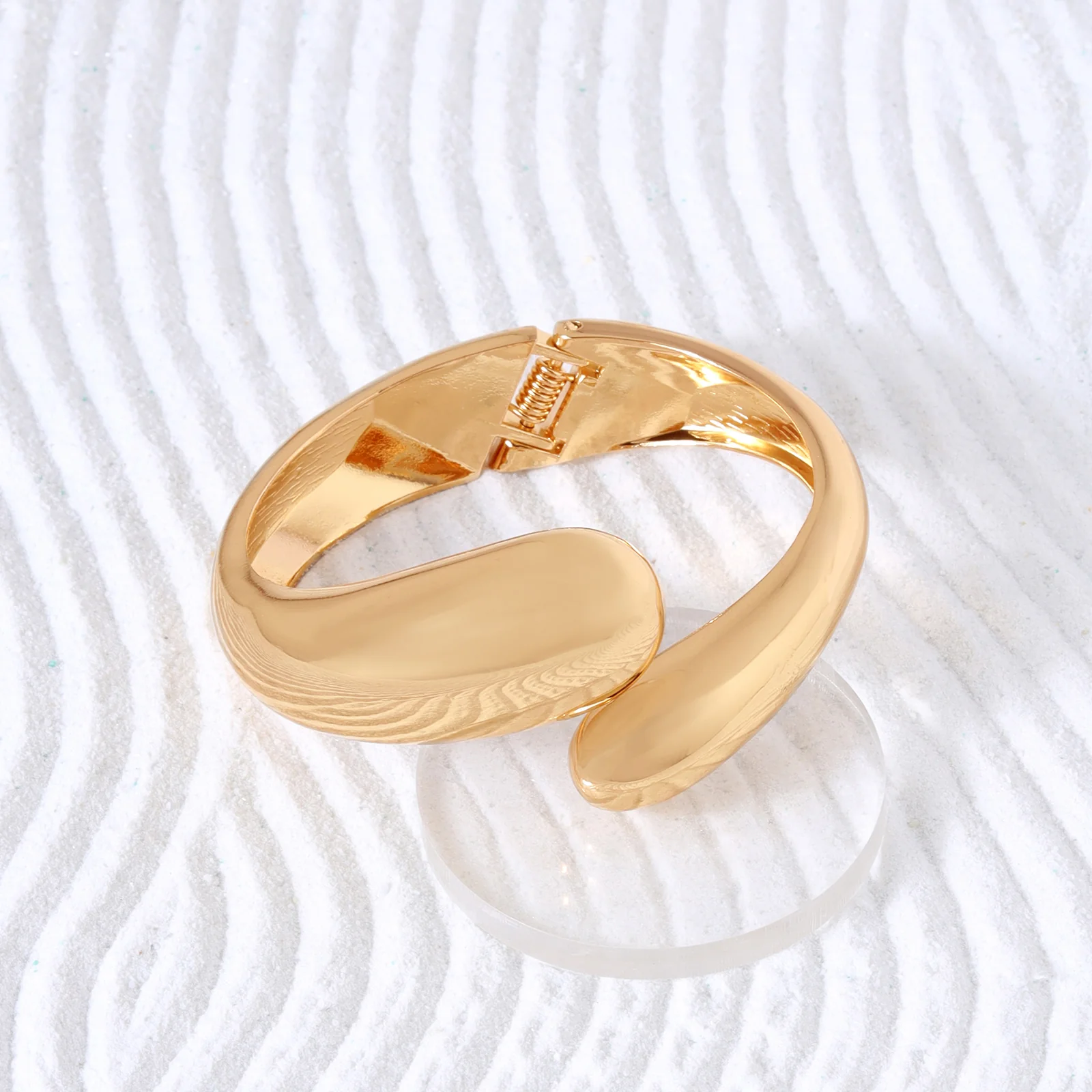 Eirene Gold Bracelet - Image 2
