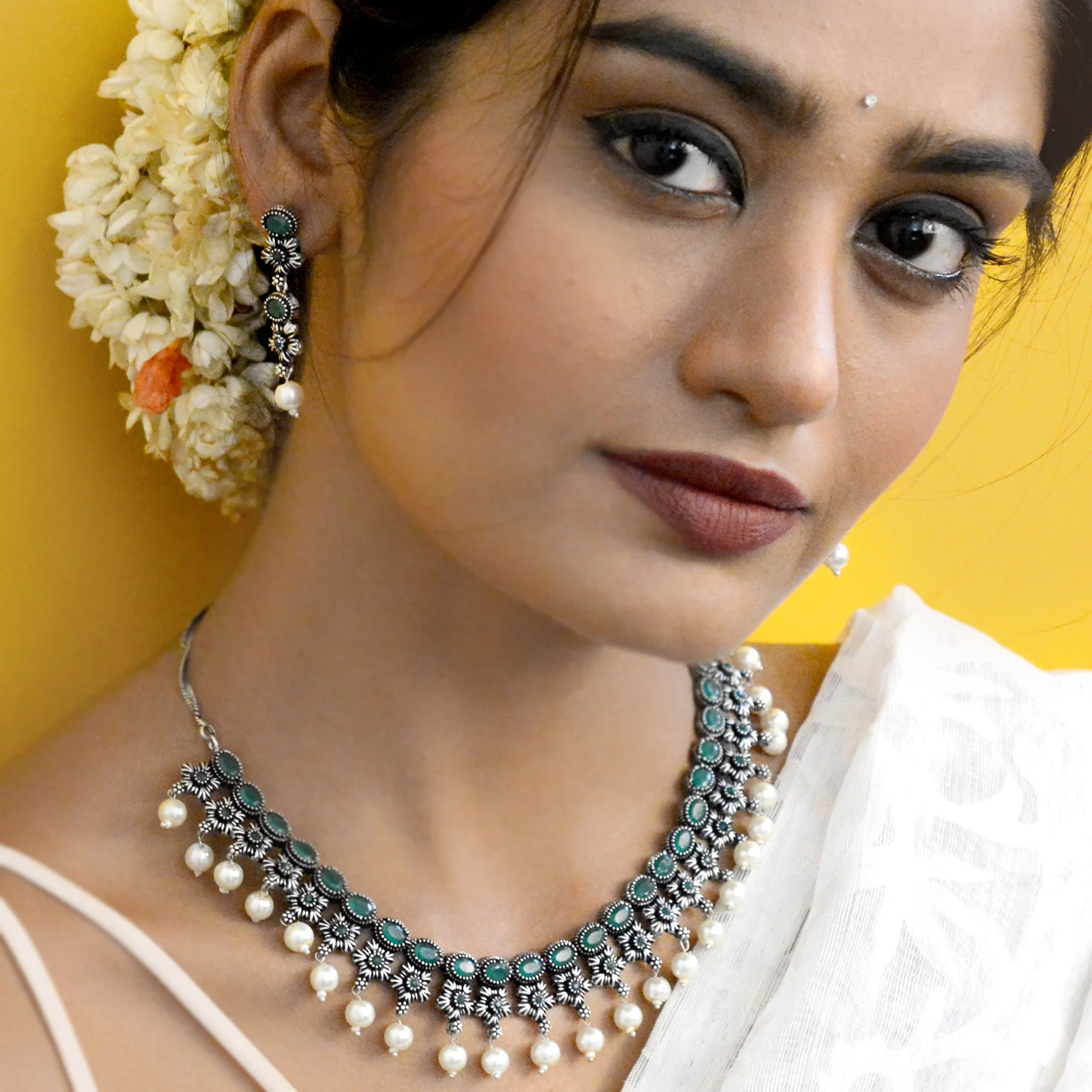 Ekladh Green Stone Silver Pearl Necklace Set - Image 2