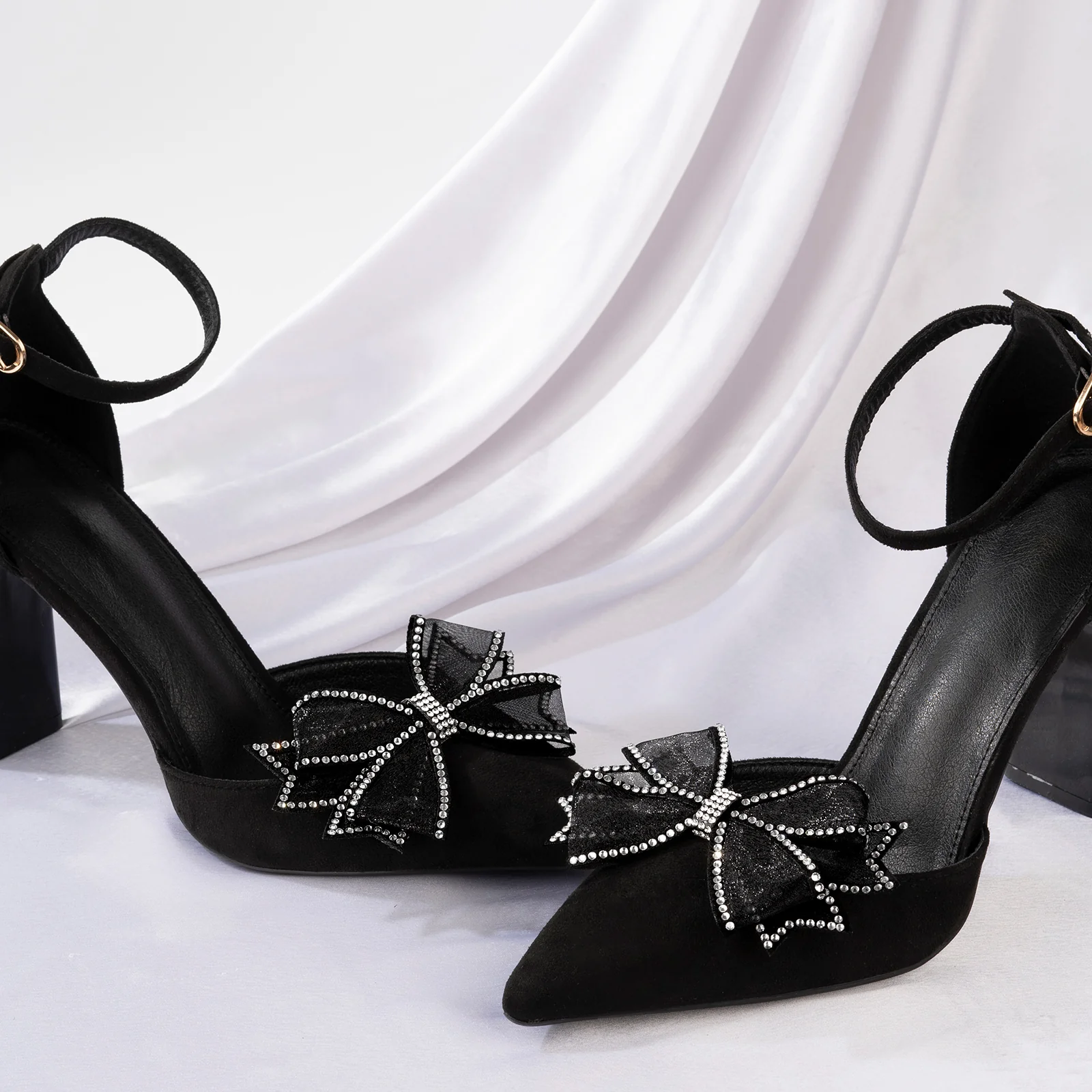 Sparkle Knot Black Shoe Clip - Image 2