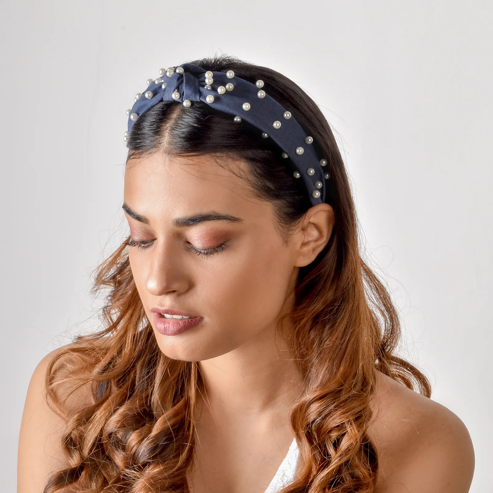 Gilly Pearl Dark Blue Hairband - Image 2