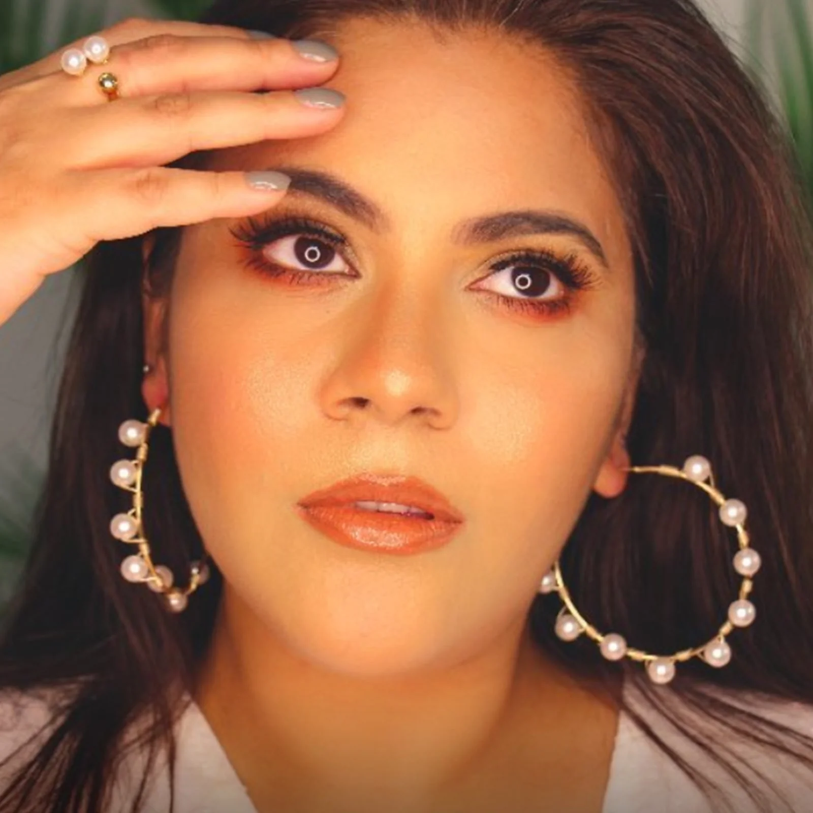 Glam Pearls Hoop Earrings - Image 2
