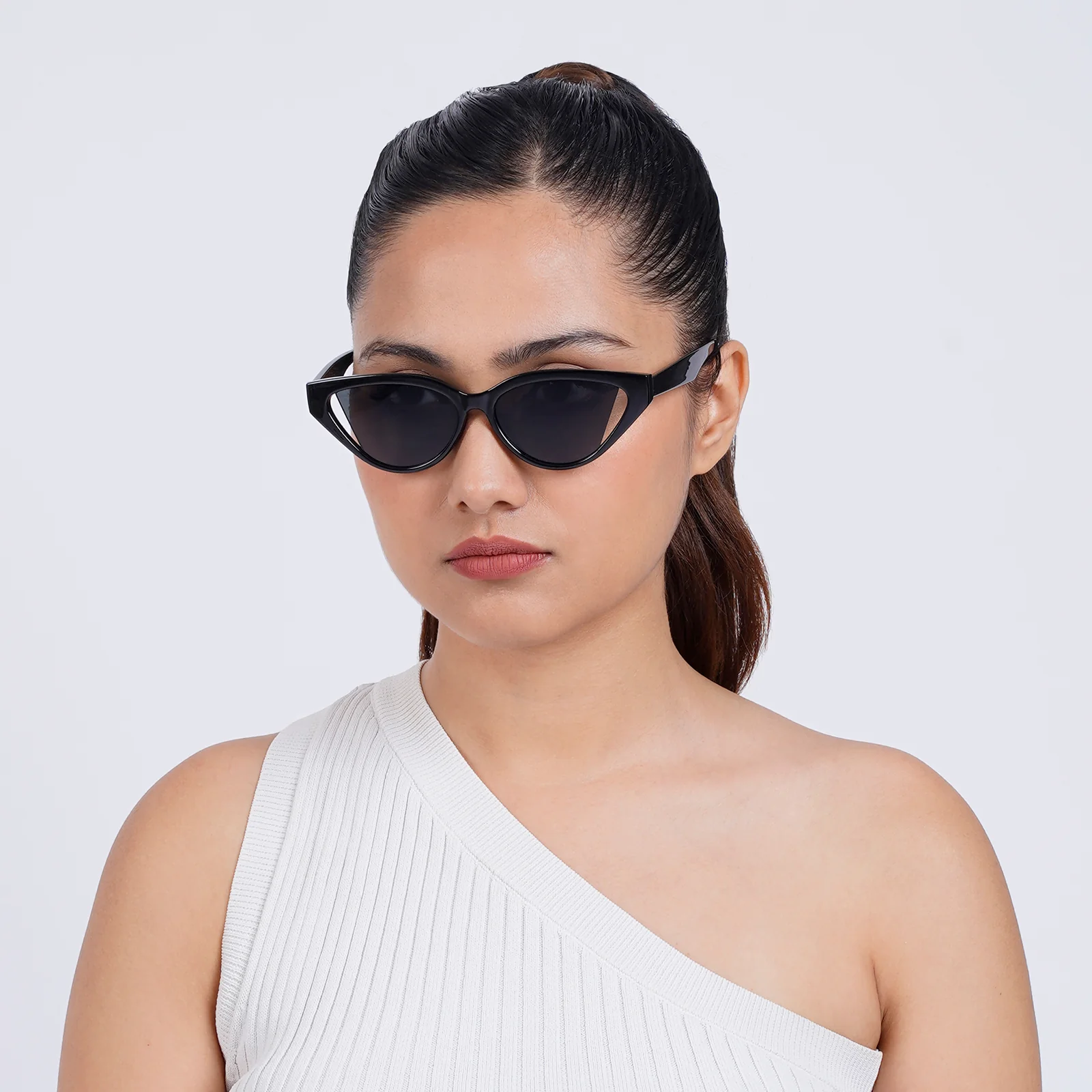 Italiaa Black Cat Eye Sunglasses - Image 2