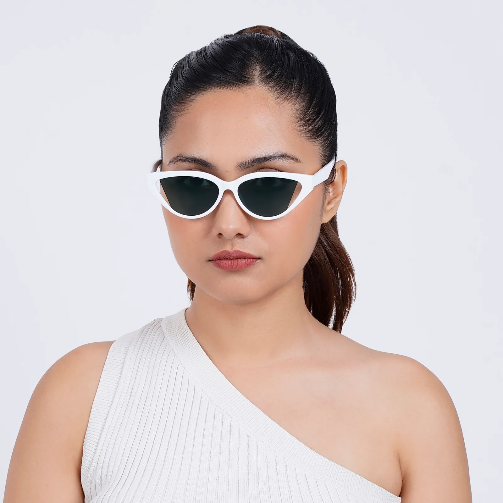 Italiaa White Cat Eye Sunglasses - Image 2