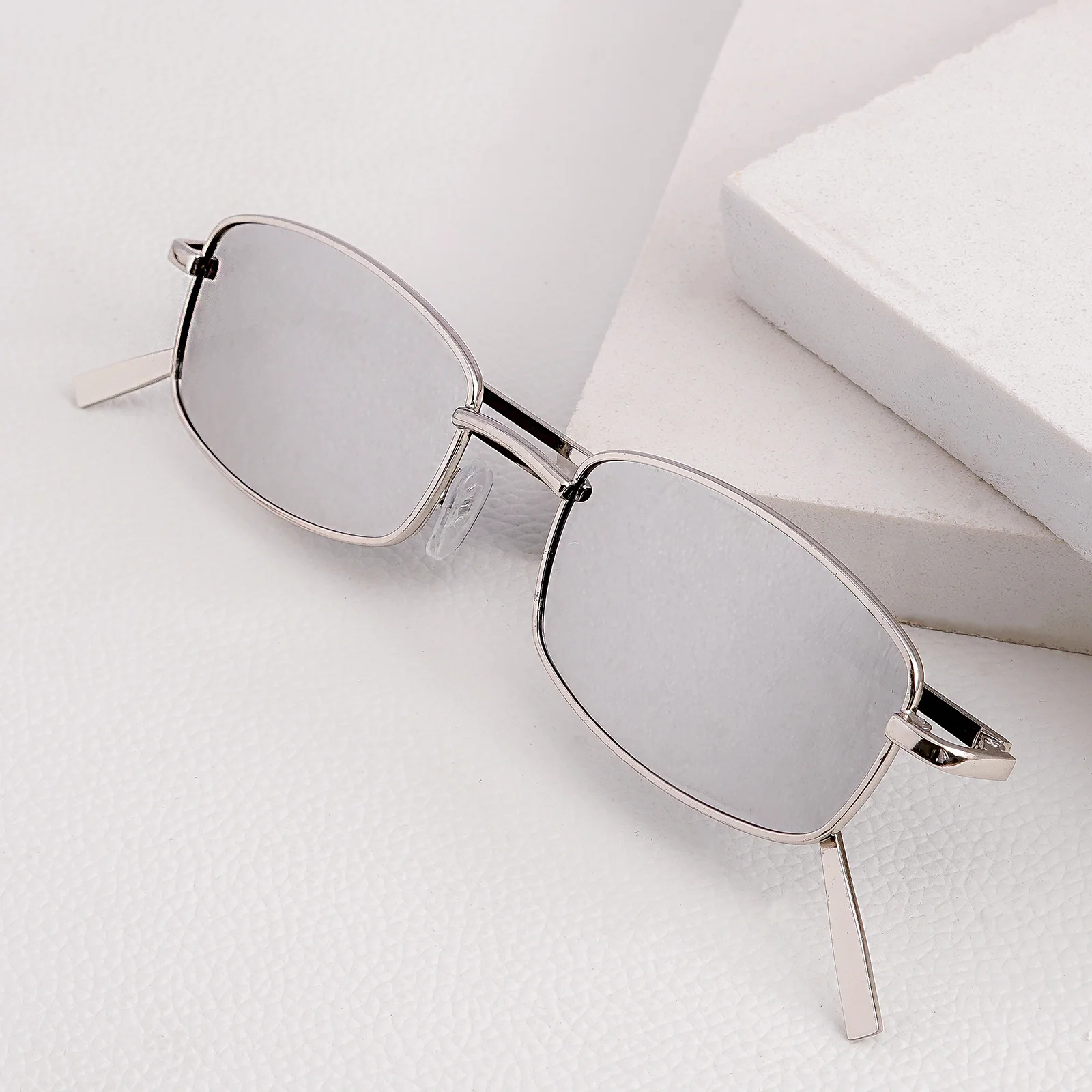 Jisu Rectangle Grey Sunglasses - Image 2