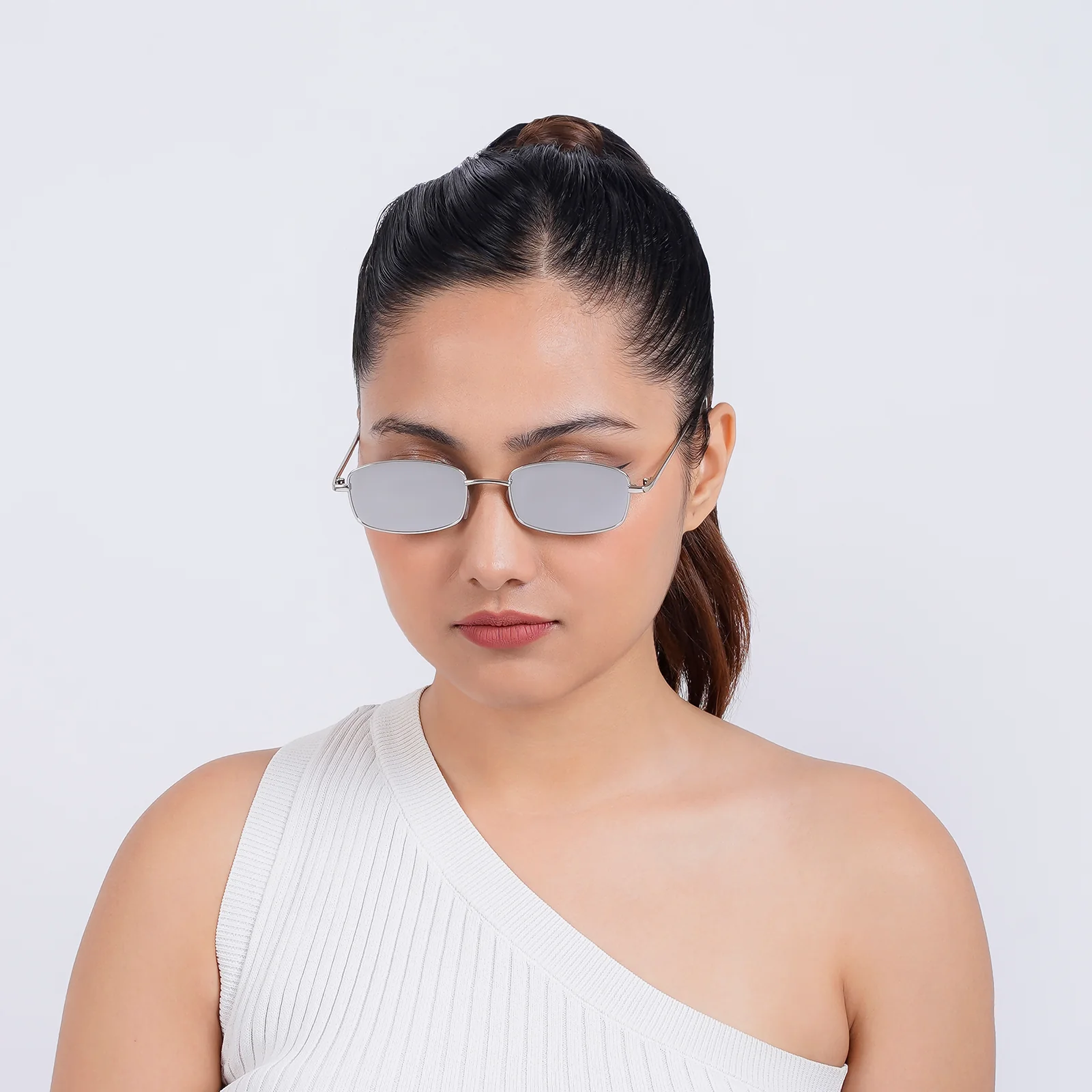 Jisu Rectangle Grey Sunglasses - Image 4