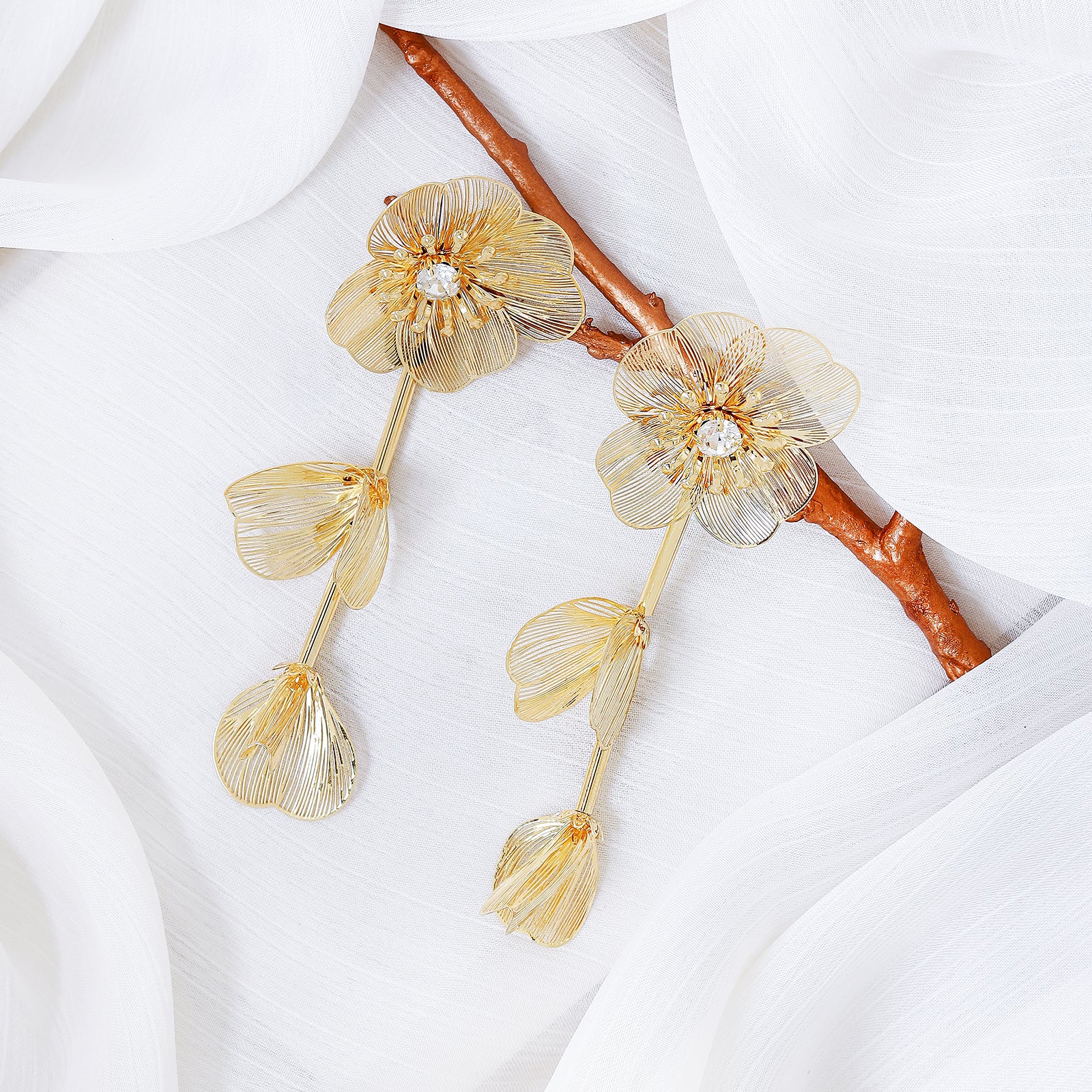Jolanda Gold Earrings - Image 2
