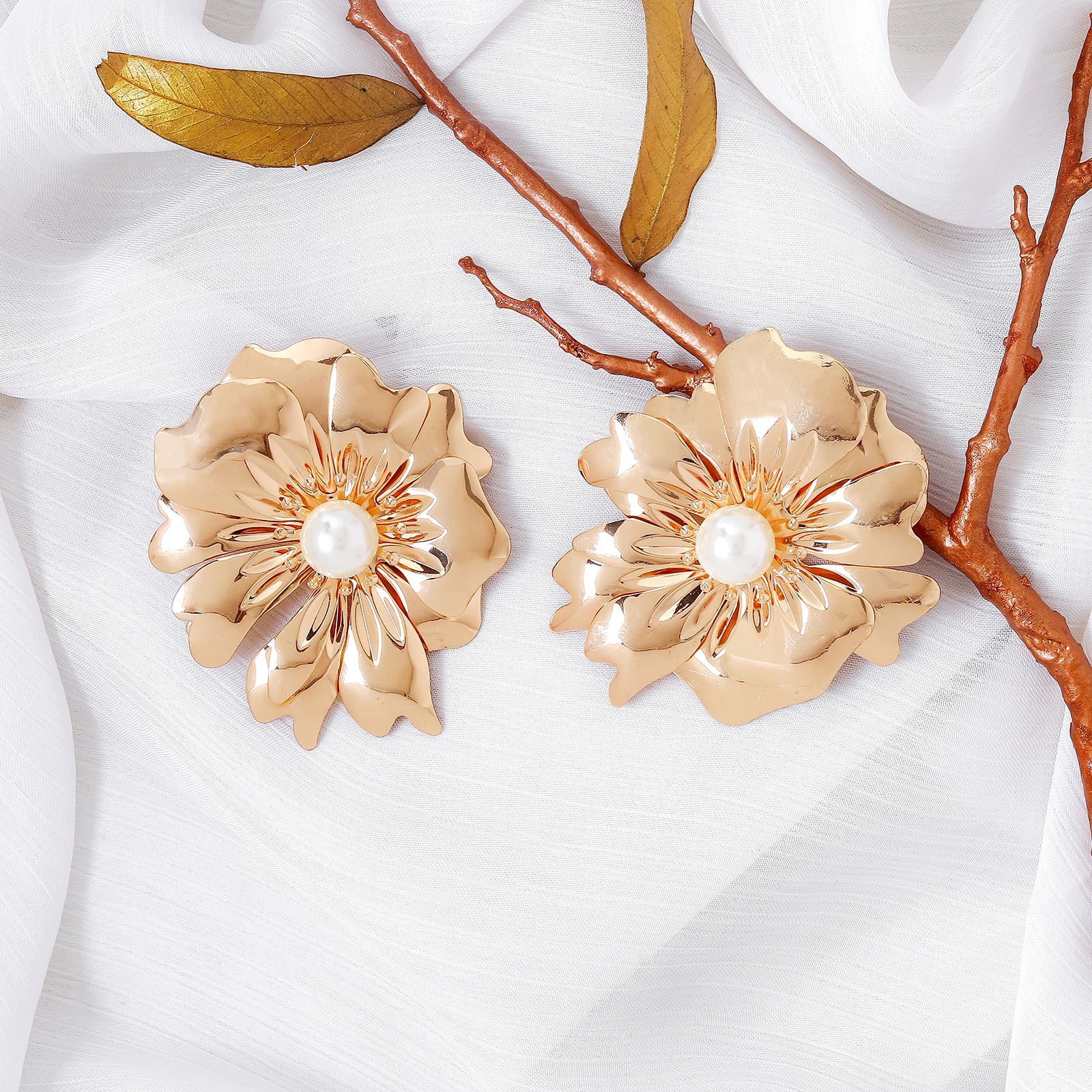 Kalmia Gold Earrings - Image 2