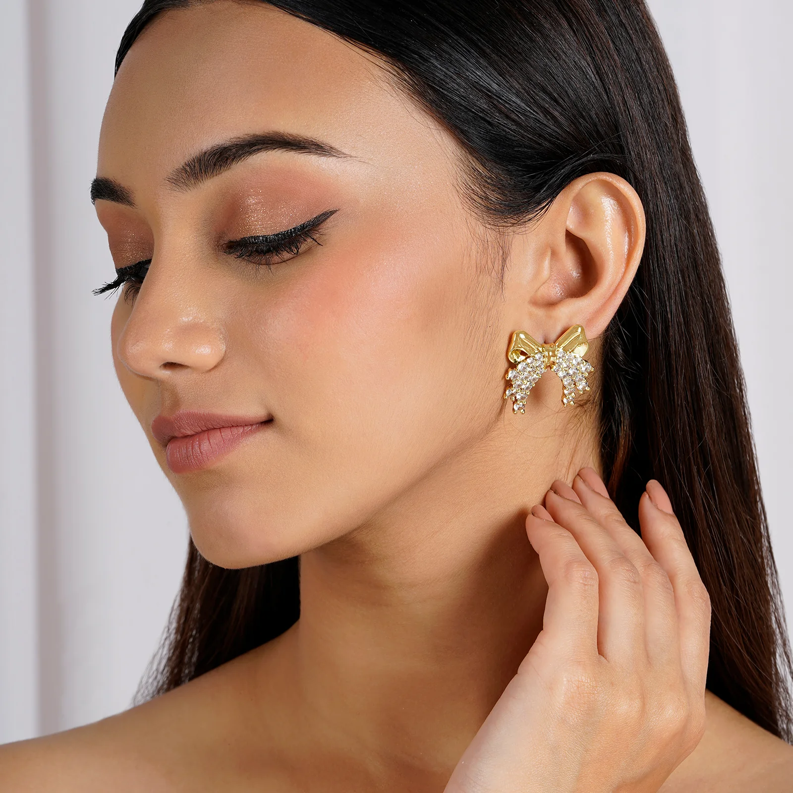 Lucida Bow Style Earring - Image 2