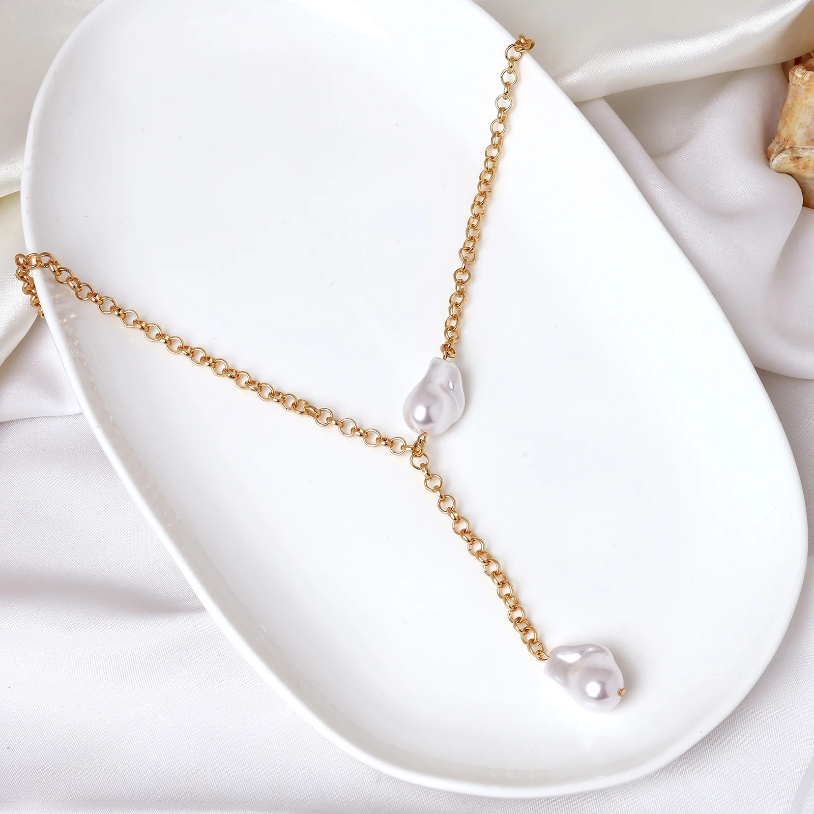 Morgana Pearl Gold Necklace - Image 2