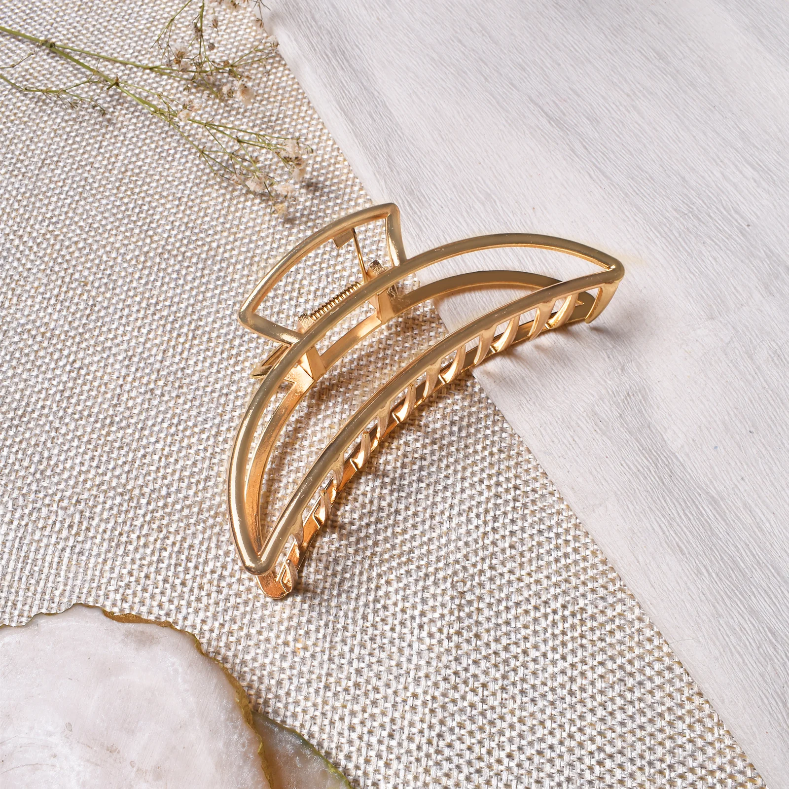 Magda Minimal Gold Hair Clip - Image 2