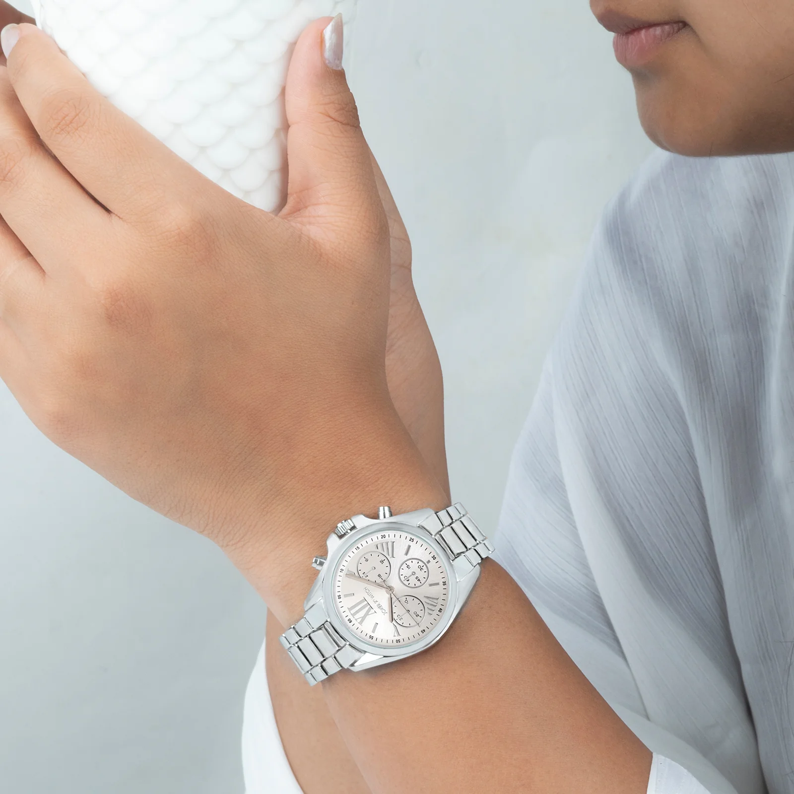 Meghan Silver Large Dial Linked Chain Strap Women's Watch - Image 2