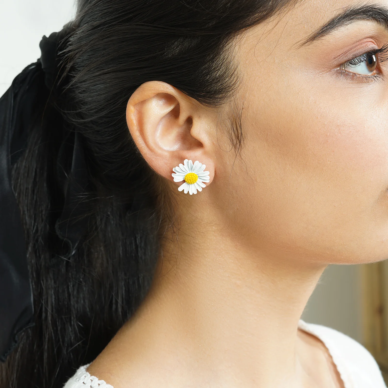 Merry Color Pop White Floral Earring - Image 2