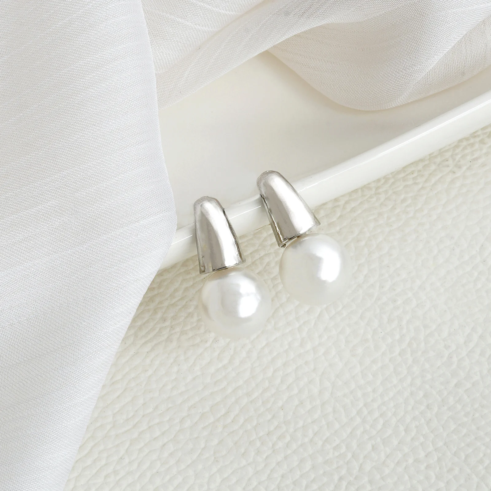 Nari White & Silver Earrings - Image 2
