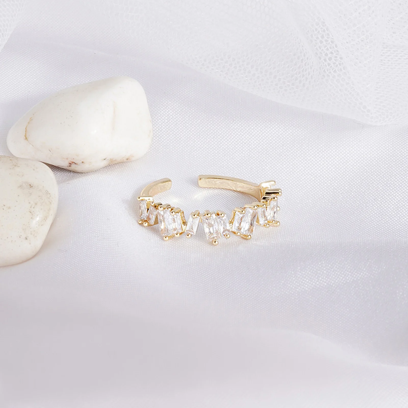 Ochi Dainty Gold Ring - Image 2