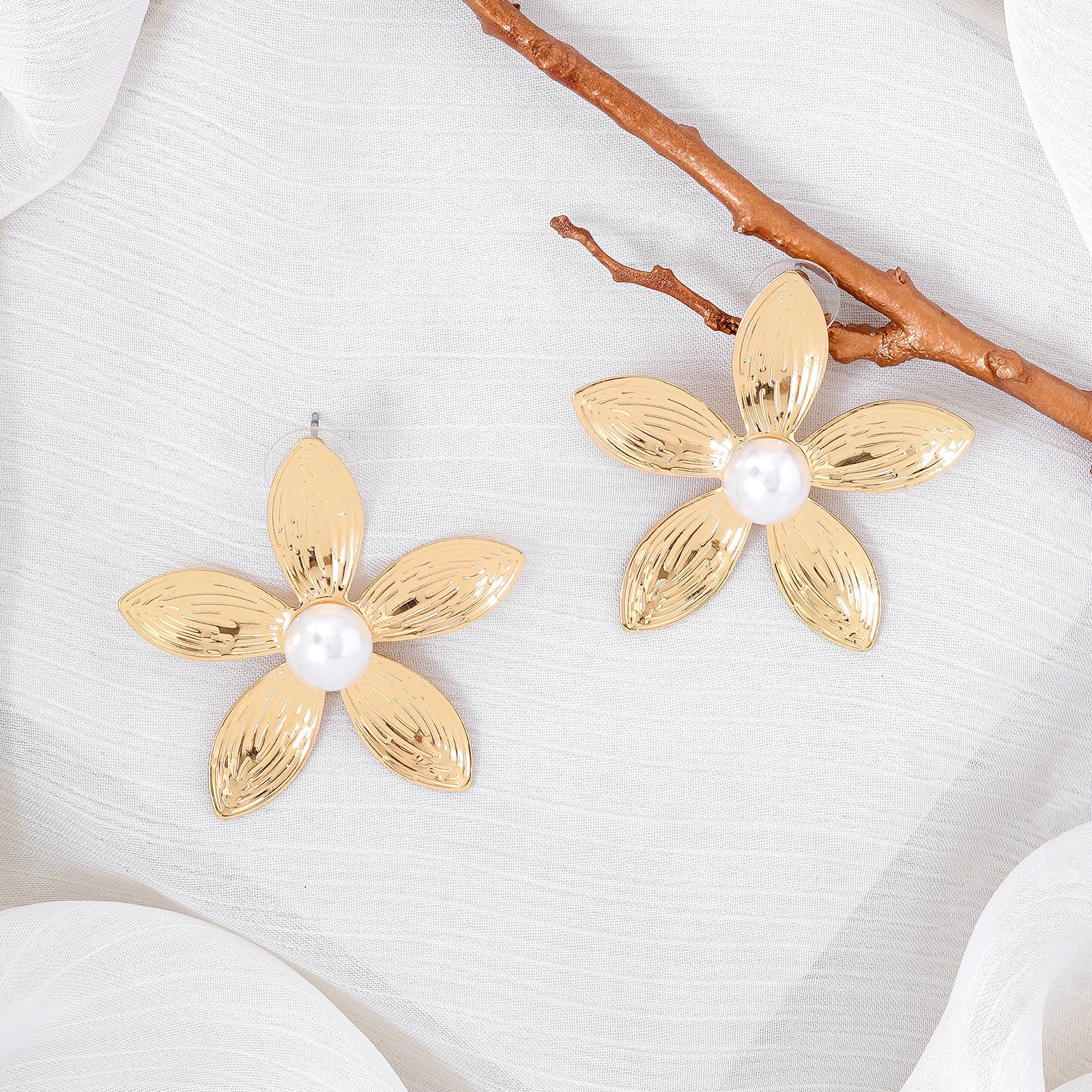Oleander Gold Earrings - Image 2