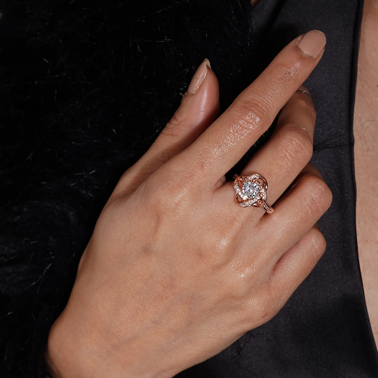 Piper Pretzel Rosegold Ring - Image 2
