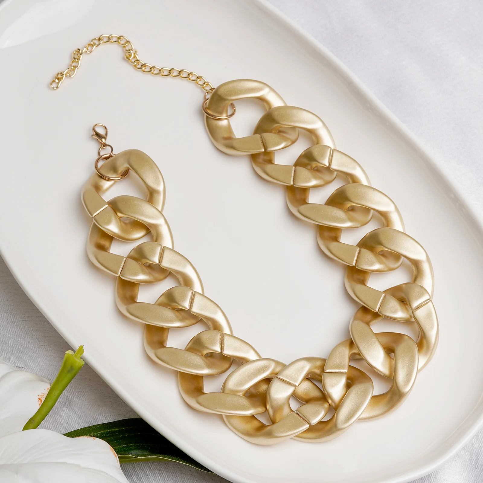 Pretty Please Chunky Chain Gold Necklace - Image 2