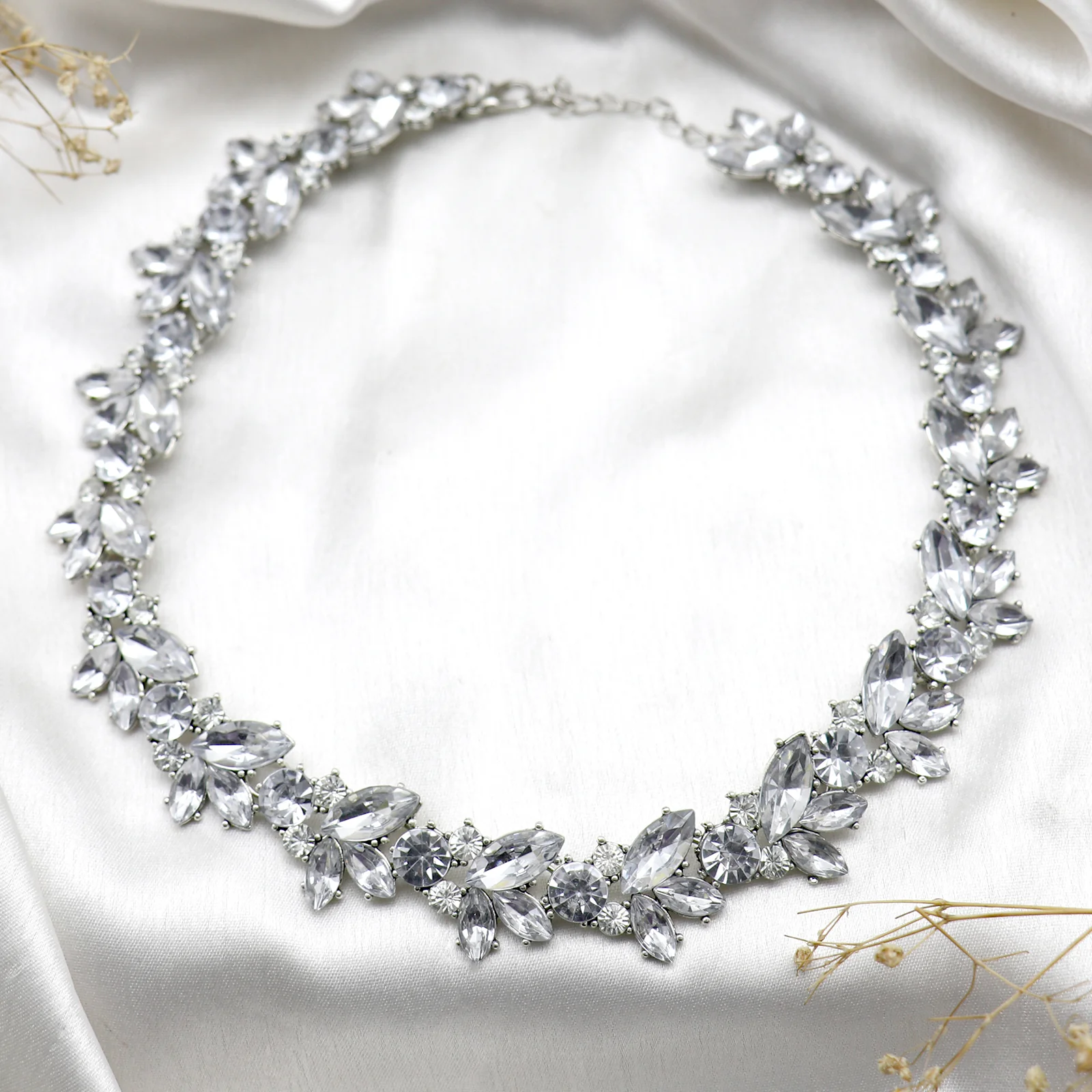 Pretunia Floral Rhinestones Necklace - Image 2