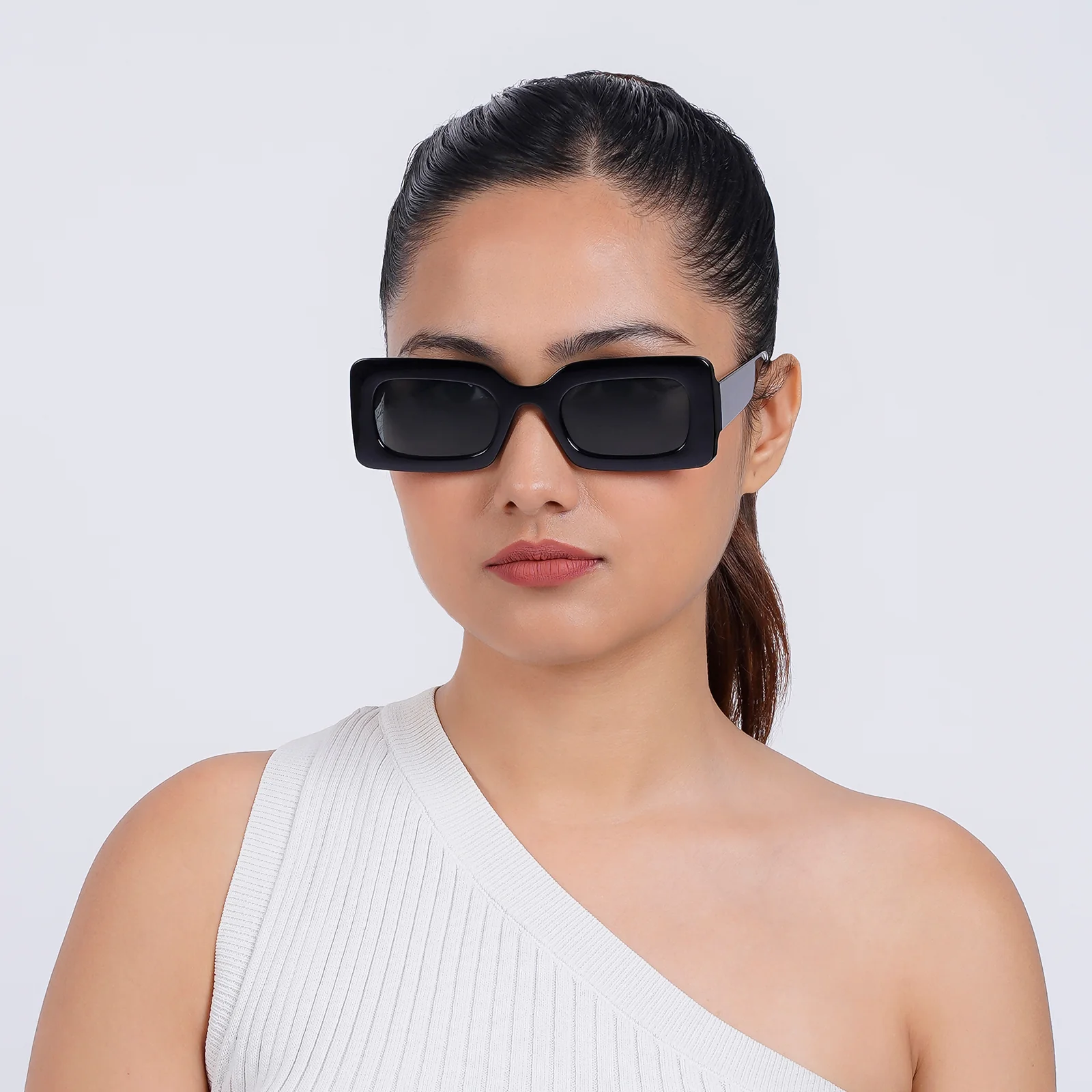 Pretza Black Rectangle Sunglasses - Image 3