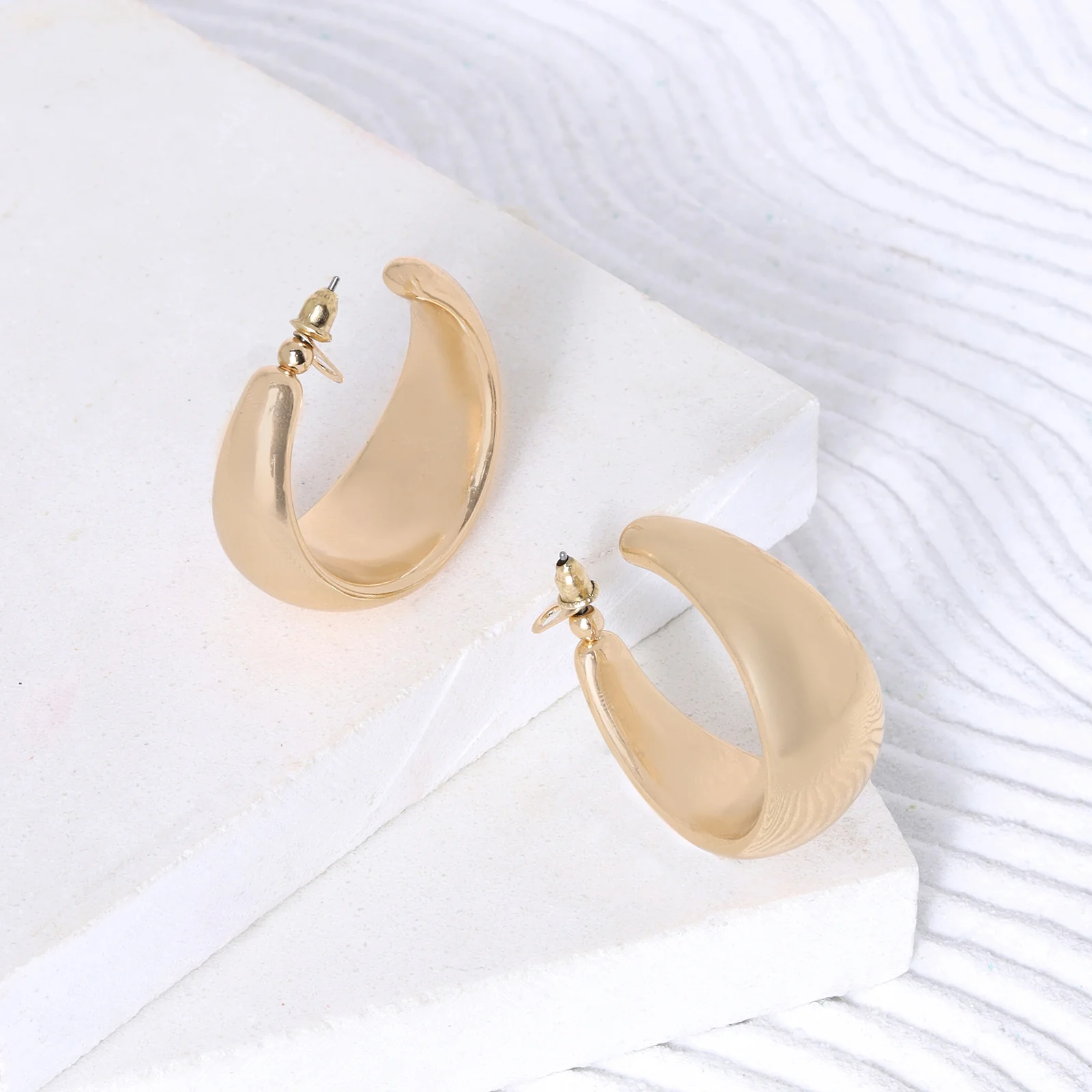 Quintina Gold Earrings - Image 2