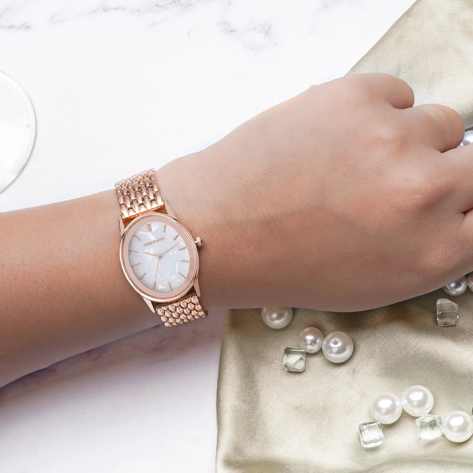 Quisp White Small Oval Dial Rose Gold Linked Chain Strap Women's Watch - Image 3