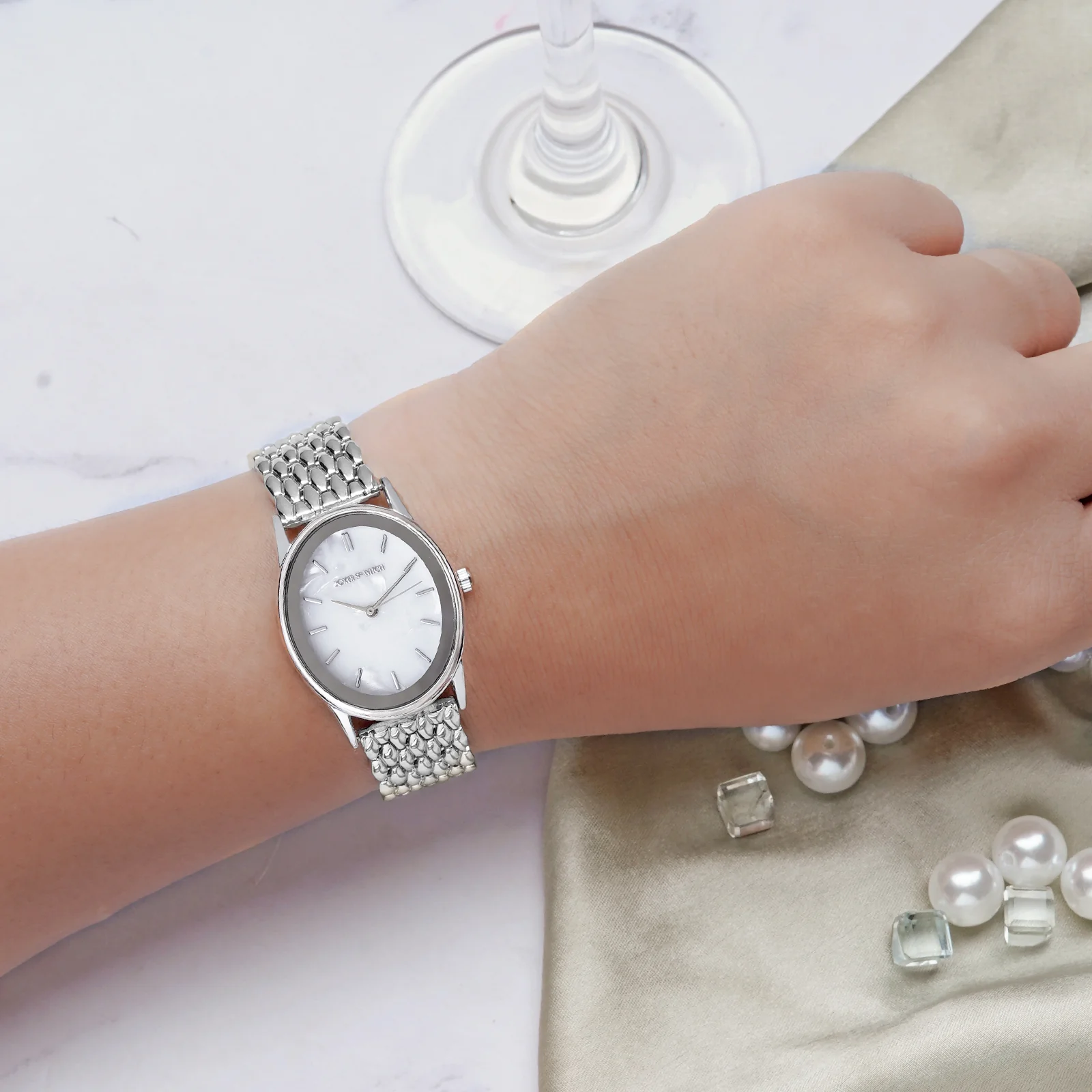 Quisp White Small Oval Dial Silver Linked Chain Strap Women's Watch - Image 2