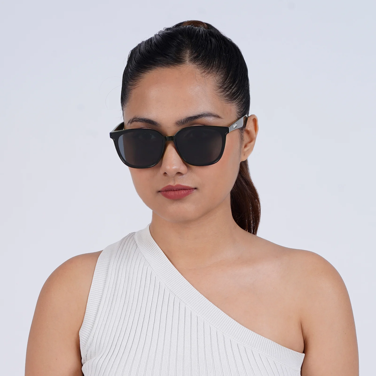 Rei Black Wayfarer Sunglasses - Image 2
