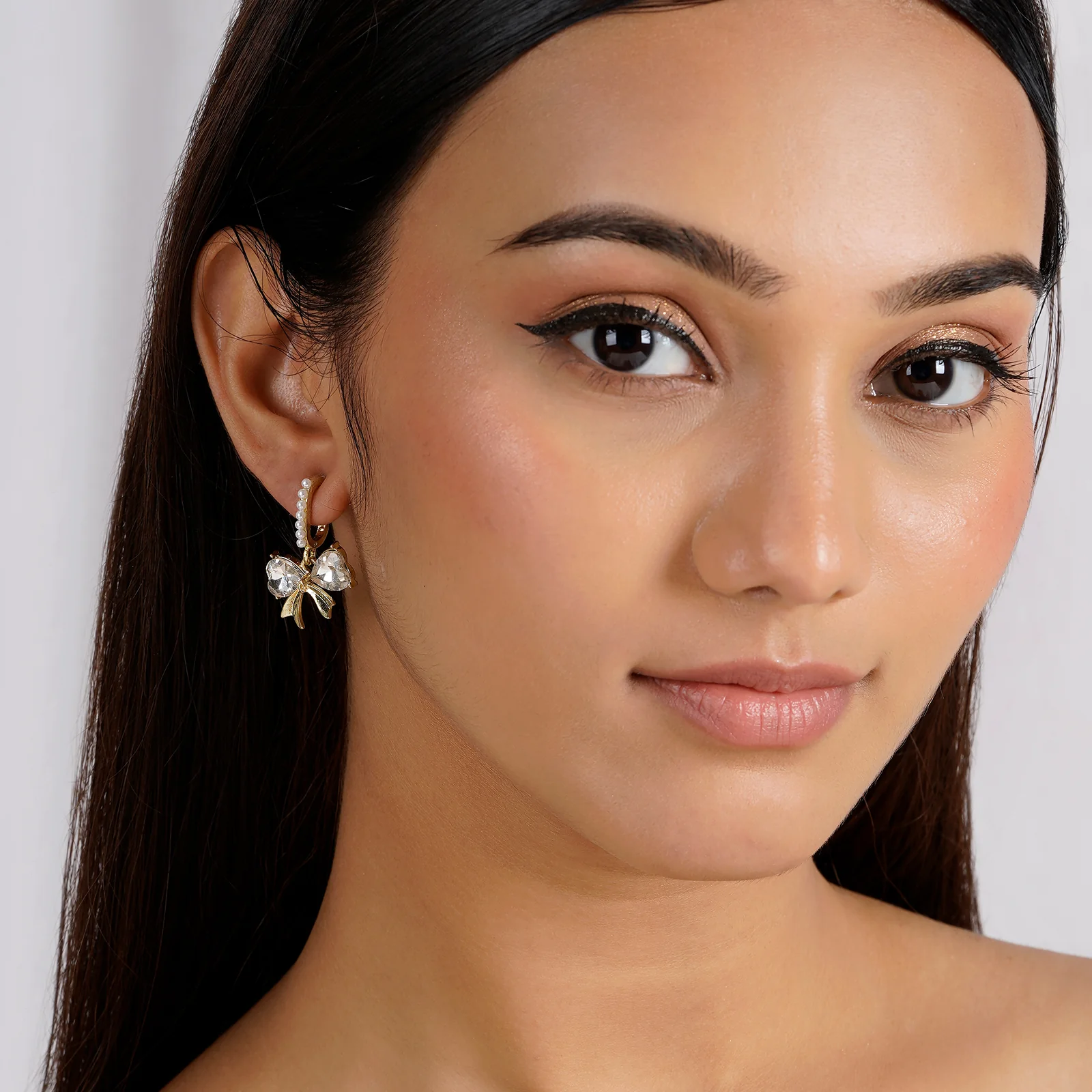 Sonamie Bow Style Earring - Image 2