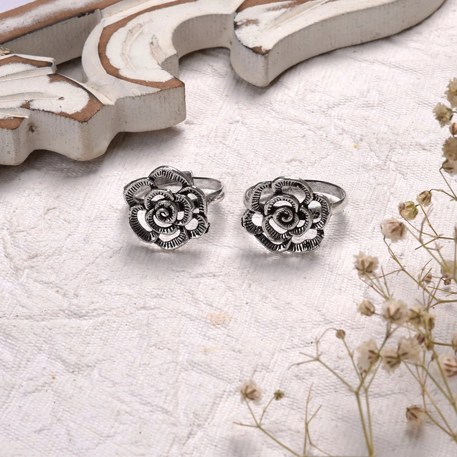 Teejh Akhila Silver Oxidised Toe Rings - Image 2