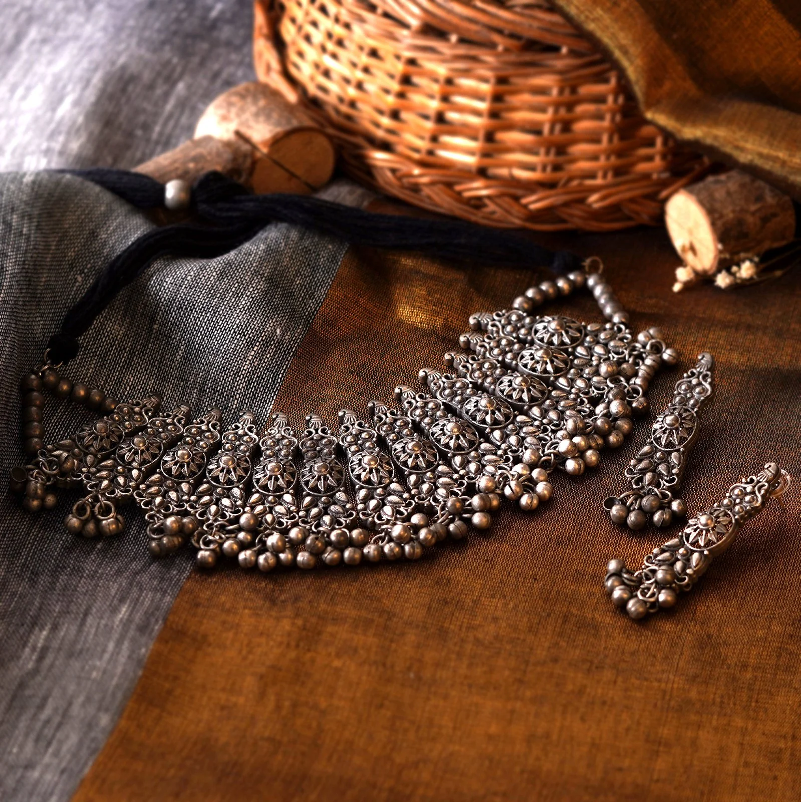 Teejh Anay Antique Silver Polish Choker Necklace Set - Image 3