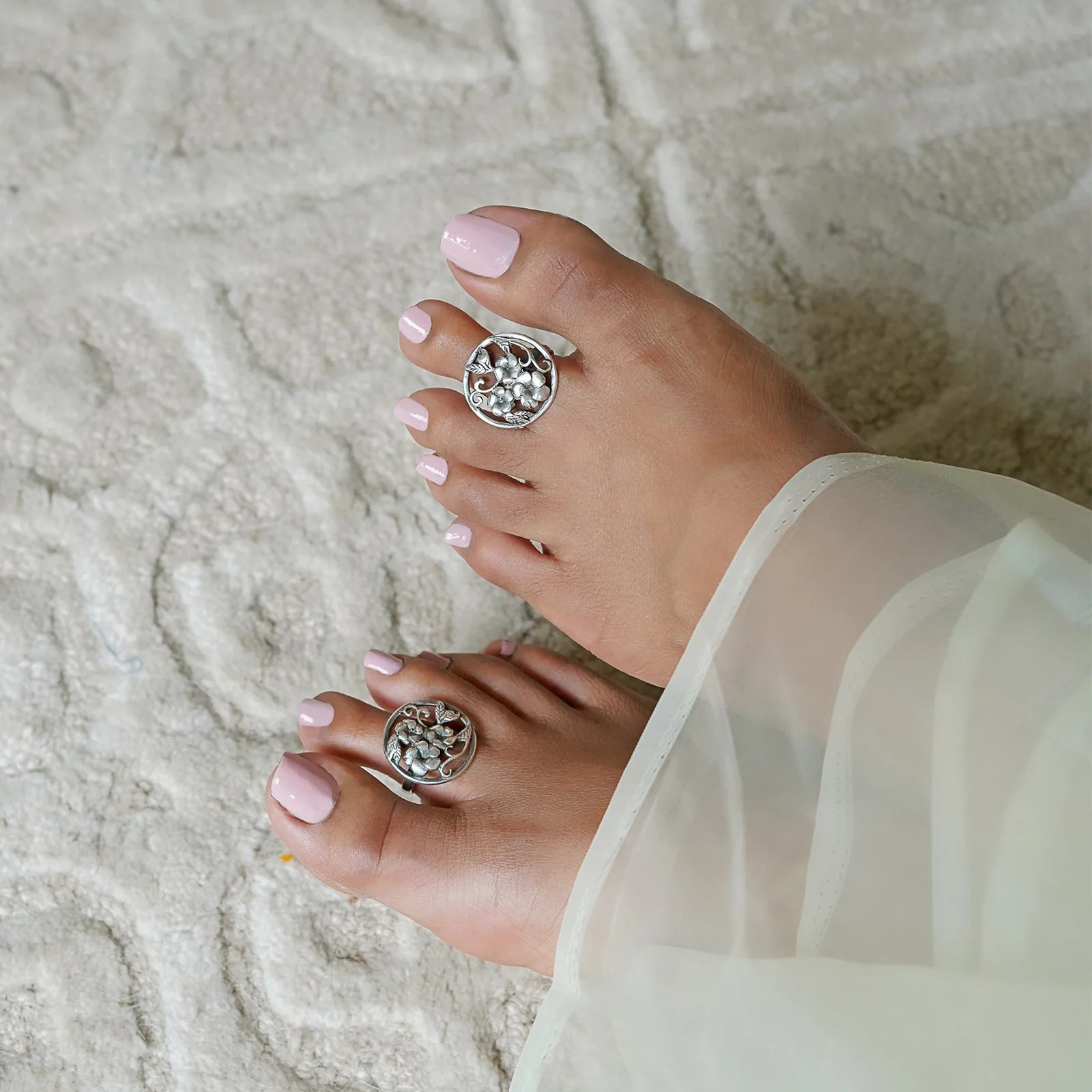 Teejh Daar Silver Oxidised Toe Rings - Image 2