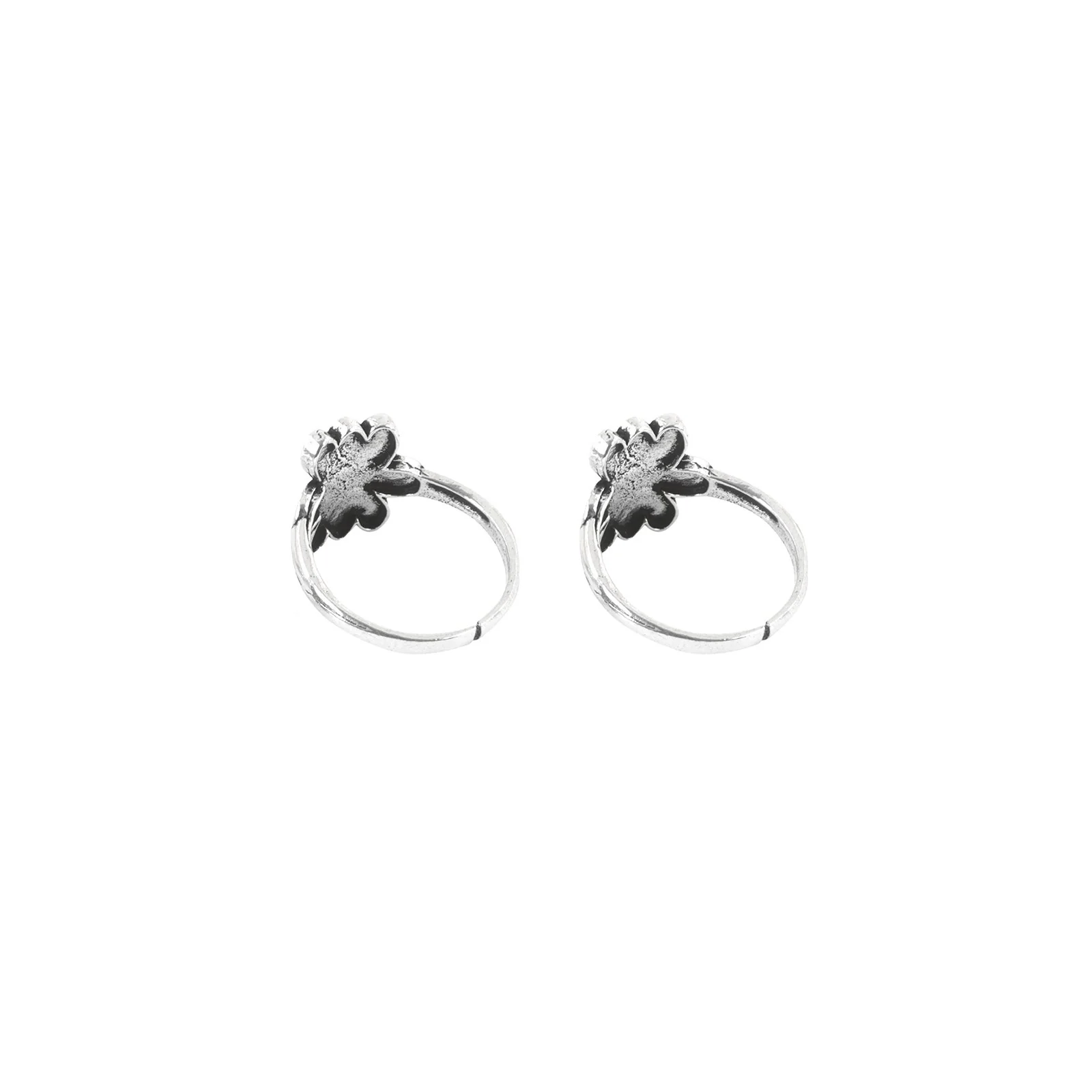 Teejh Ela Floral motif silver oxidised toe ring - Image 4