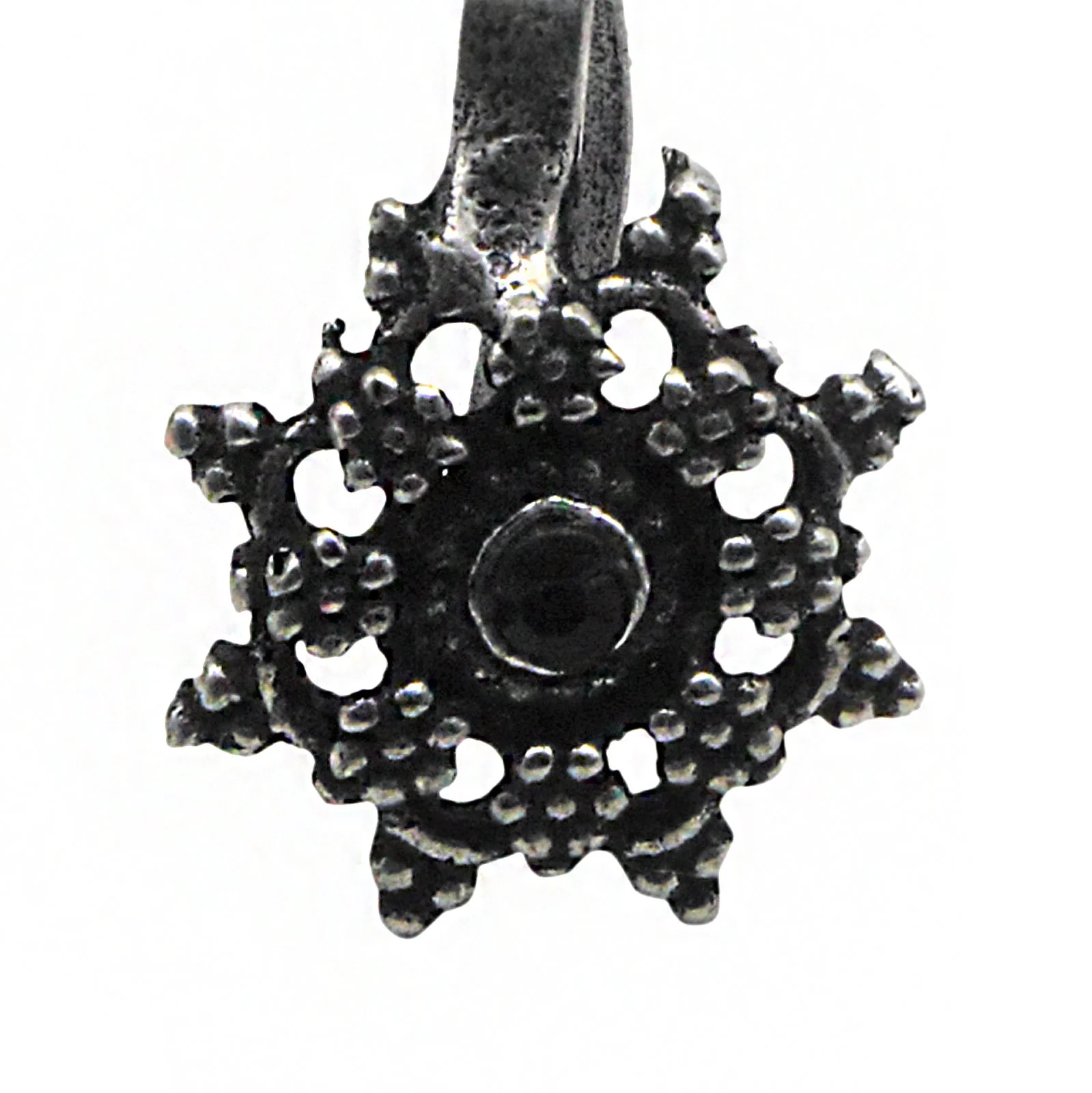 Gauri Black Stone Floral Nose pin - Image 4