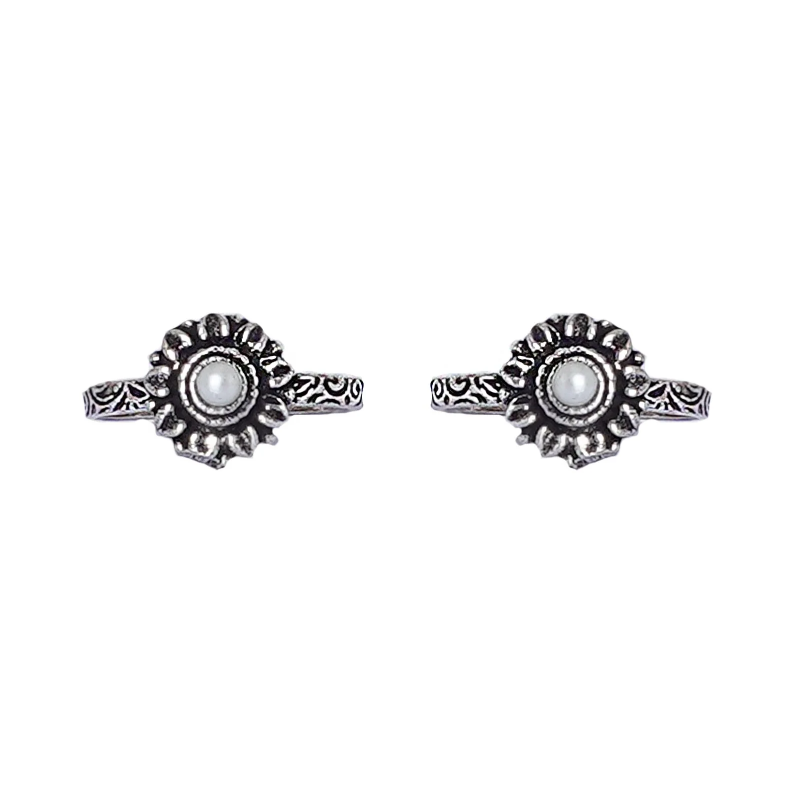 Teejh Kaina White Stone Silver Oxidised Toe Rings - Image 3