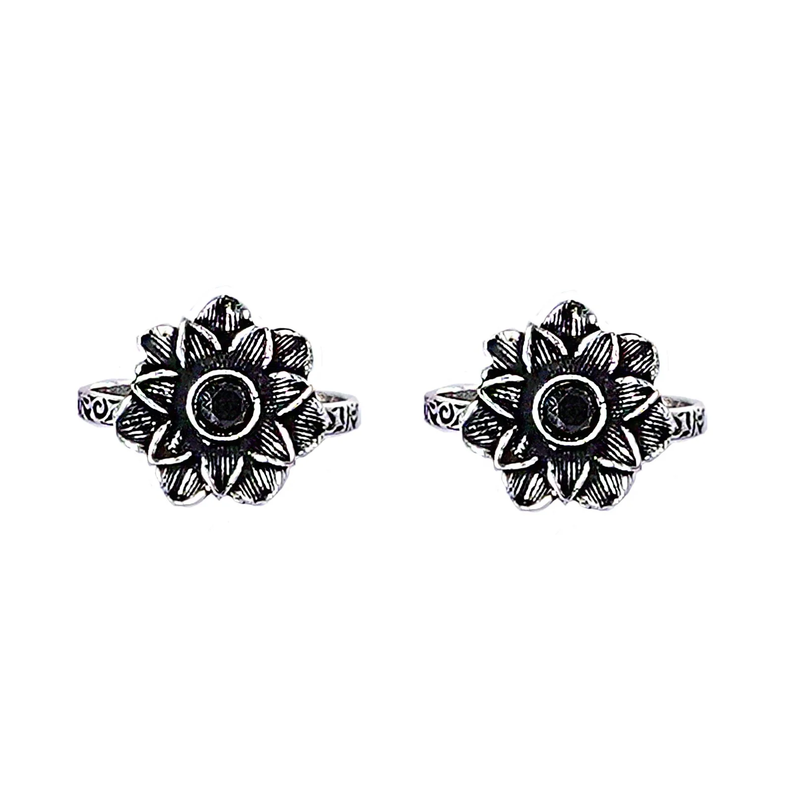 Teejh Kayra Black Stone Silver Oxidised Toe Rings - Image 3