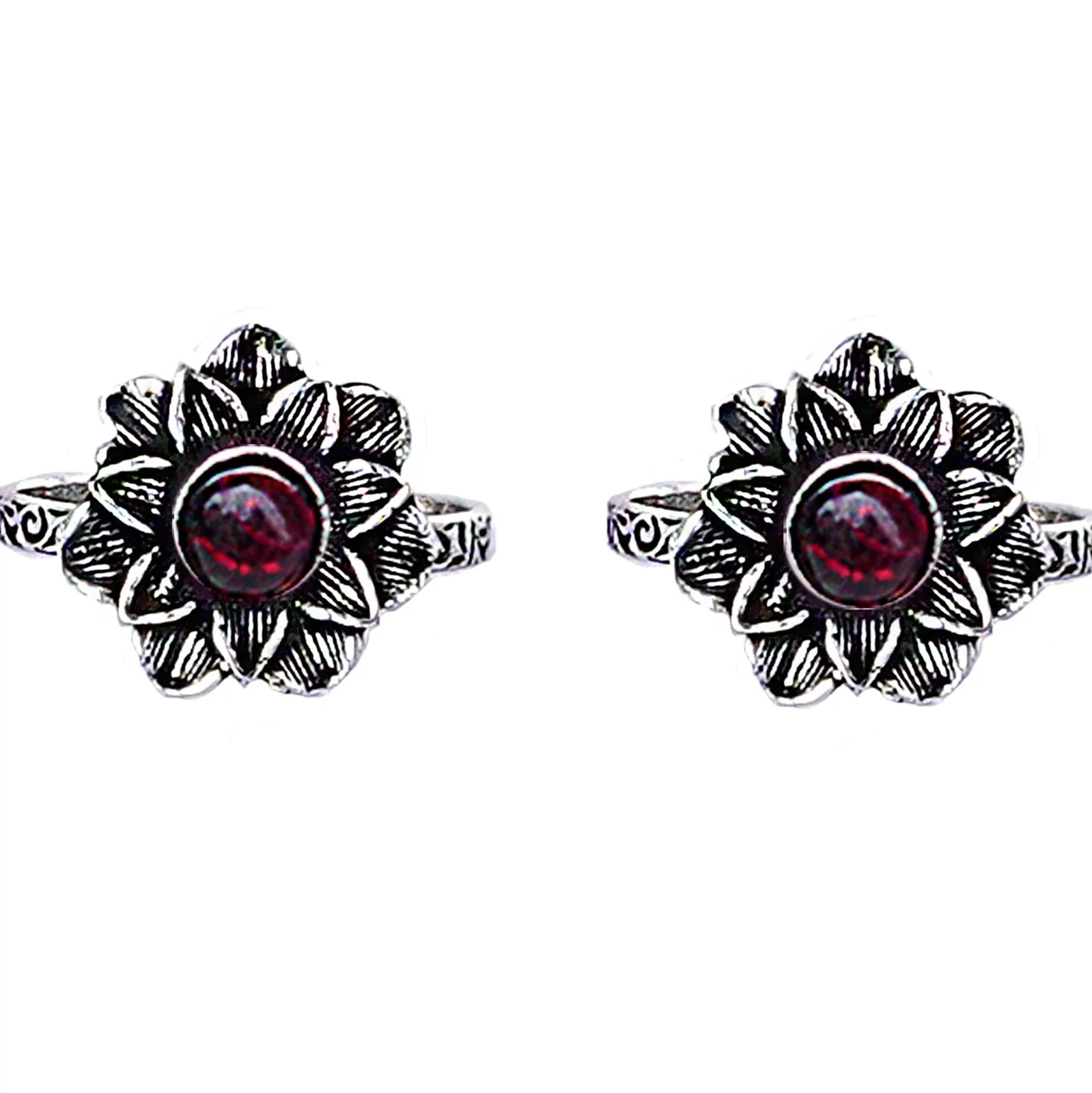 Teejh Kayra Red Stone Silver Oxidised Toe Rings - Image 4